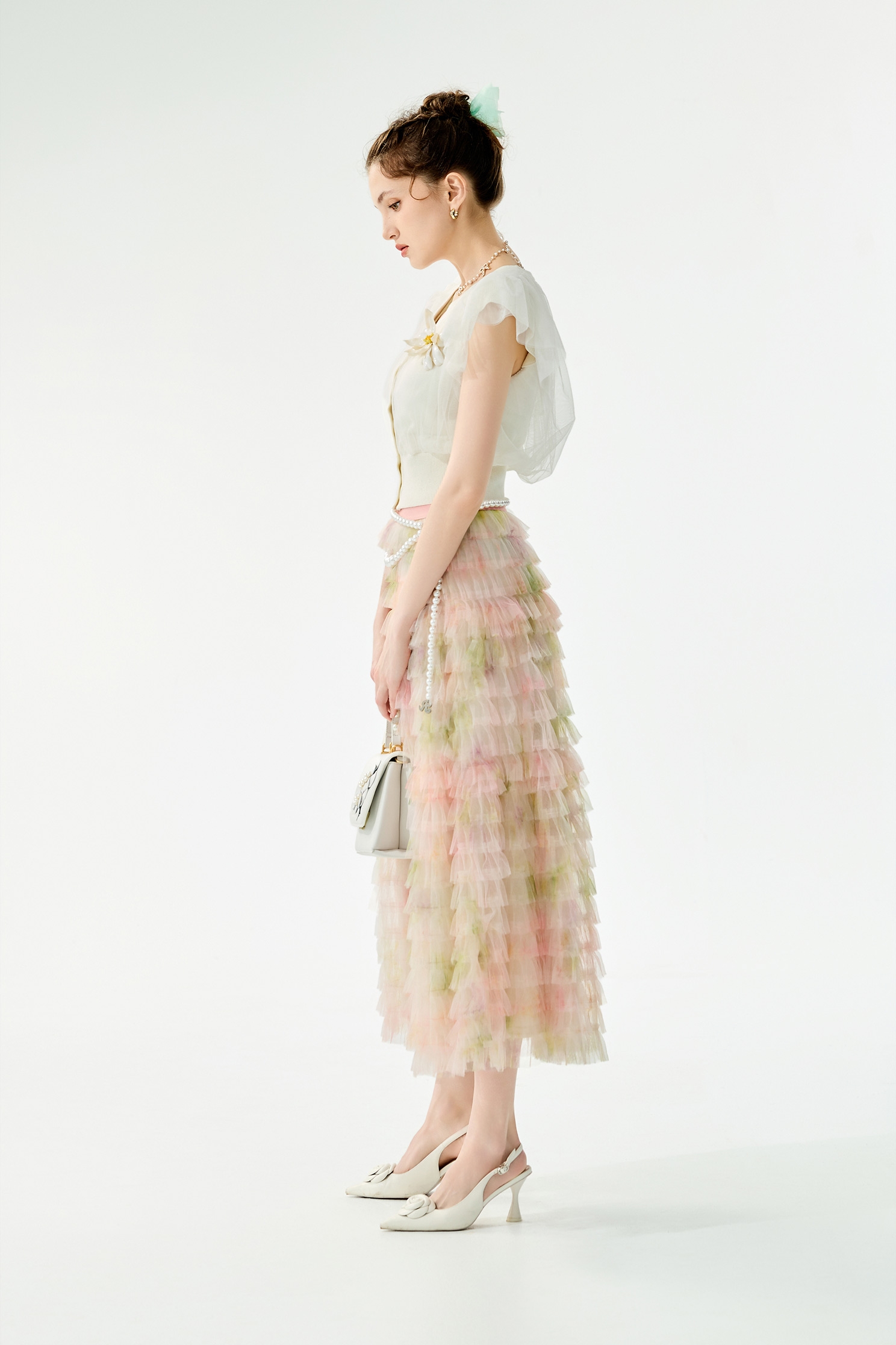 光學白拼接細網針織上衣光學白拼接細網針織上衣,V領上衣,上衣,春夏穿搭,約會特輯,花花世界,輕奢度假,輕奢渡假,針織,針織上衣,針織衫