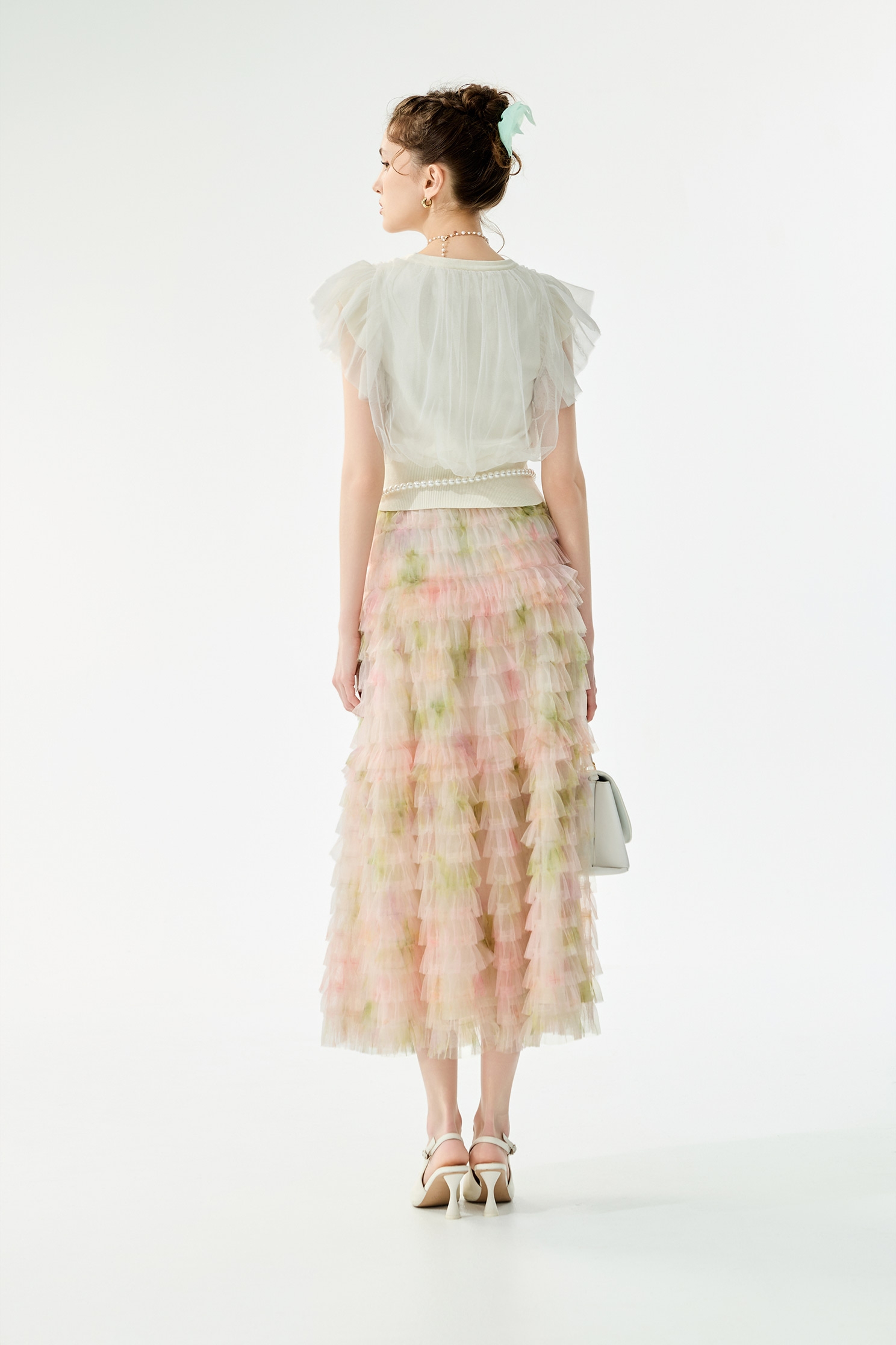 光學白拼接細網針織上衣光學白拼接細網針織上衣,V領上衣,上衣,春夏穿搭,約會特輯,花花世界,輕奢度假,輕奢渡假,針織,針織上衣,針織衫