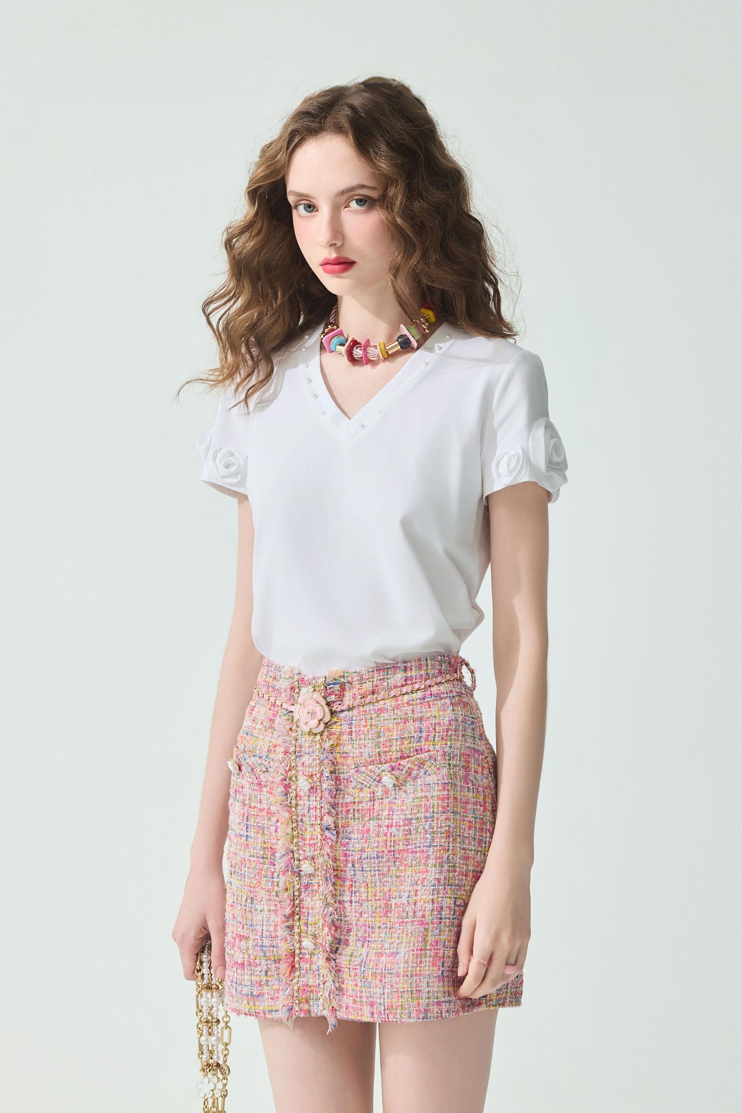 光學白花朵袖Ｔ恤上衣光學白花朵袖Ｔ恤上衣,T恤,V領上衣,上衣,春夏穿搭,珍珠,約會特輯,花花世界