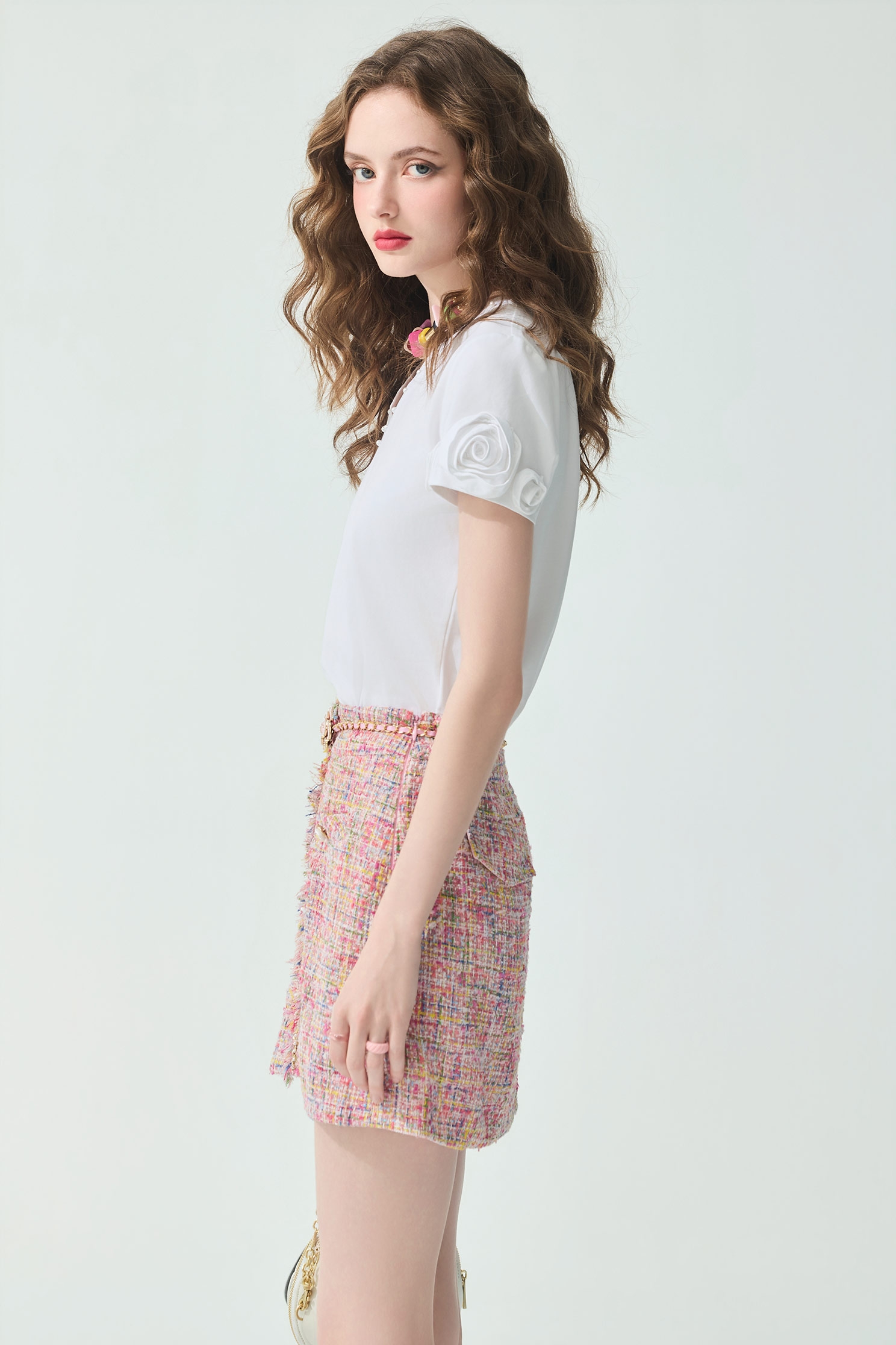 光學白花朵袖Ｔ恤上衣光學白花朵袖Ｔ恤上衣,T恤,V領上衣,上衣,春夏穿搭,珍珠,約會特輯,花花世界