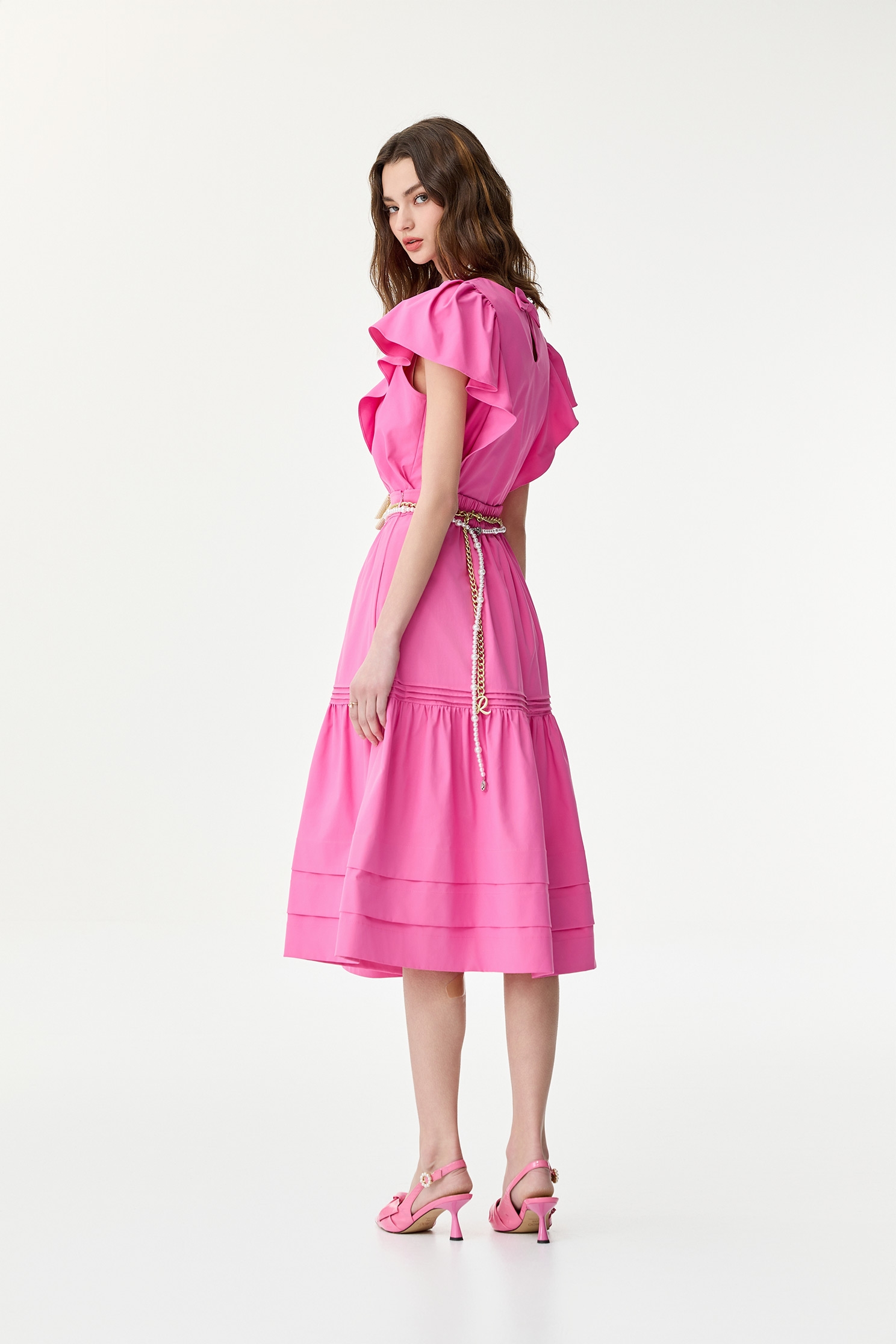 羽紫紅色荷葉袖上衣羽紫紅色荷葉袖上衣,上衣,人氣商品,春夏穿搭,時髦成套搭配,荷葉,蝴蝶結