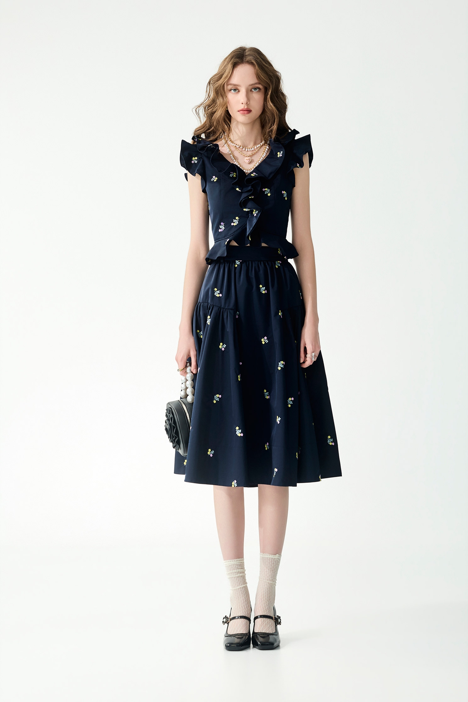 經典海軍藍彩色刺繡上衣經典海軍藍彩色刺繡上衣,一般背心,一般背心馬甲,上衣,刺繡,春夏穿搭,背心,荷葉