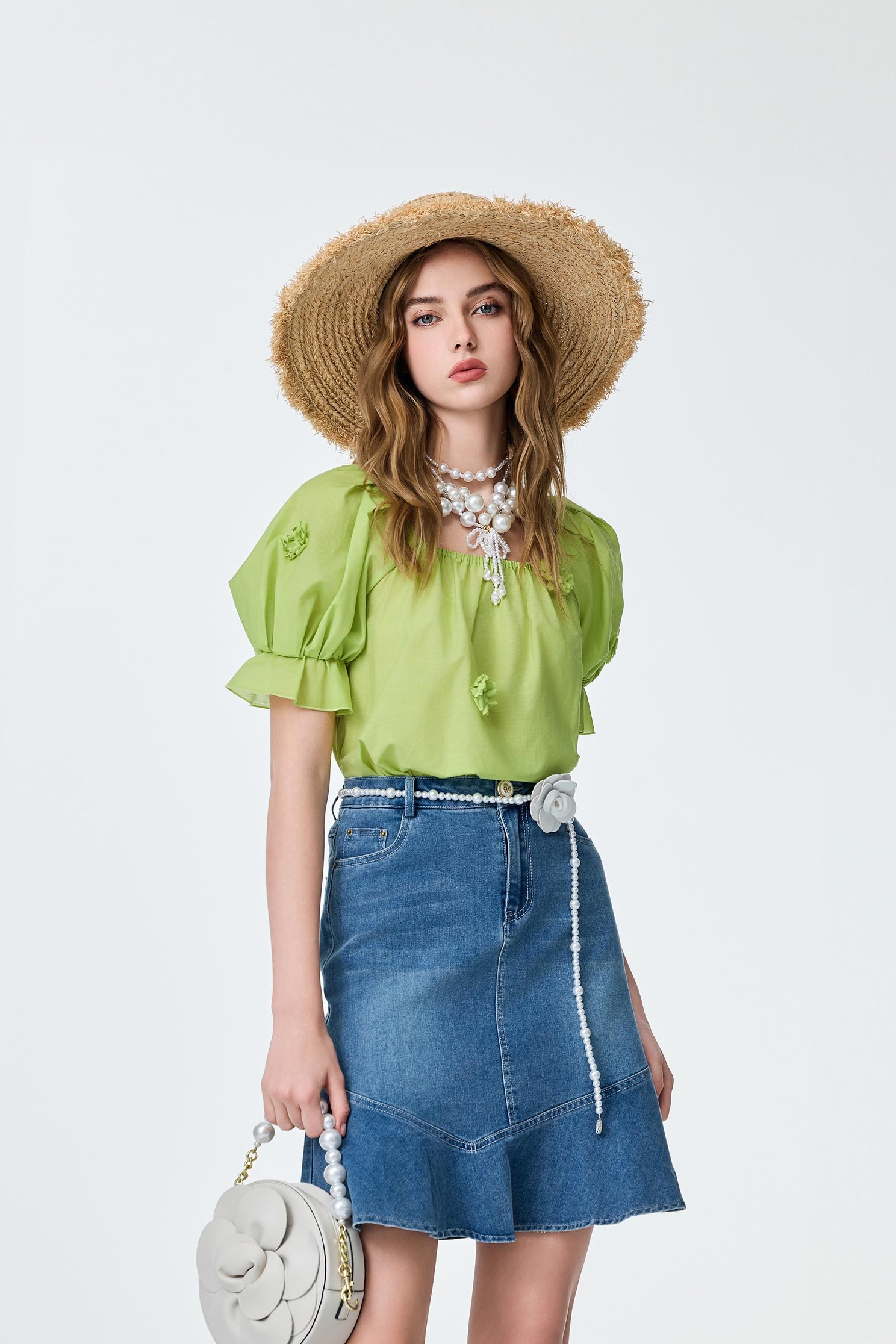 白葡萄綠綴花卉上衣白葡萄綠綴花卉上衣,上衣,春夏穿搭,約會特輯,花花世界,輕奢度假,輕奢渡假