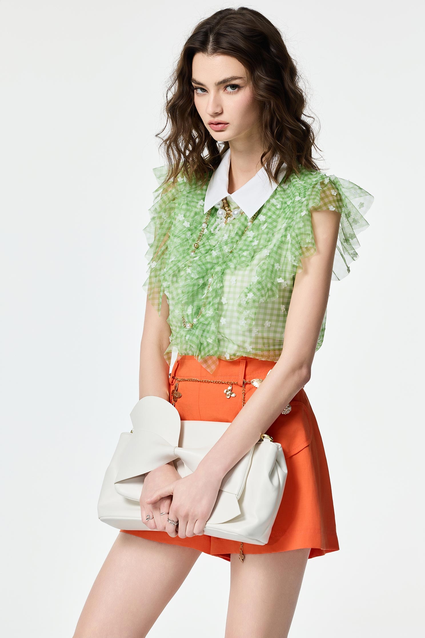 白葡萄綠格紋上衣白葡萄綠格紋上衣,上衣,刺繡,春夏穿搭,格紋,約會特輯,花花世界,荷葉