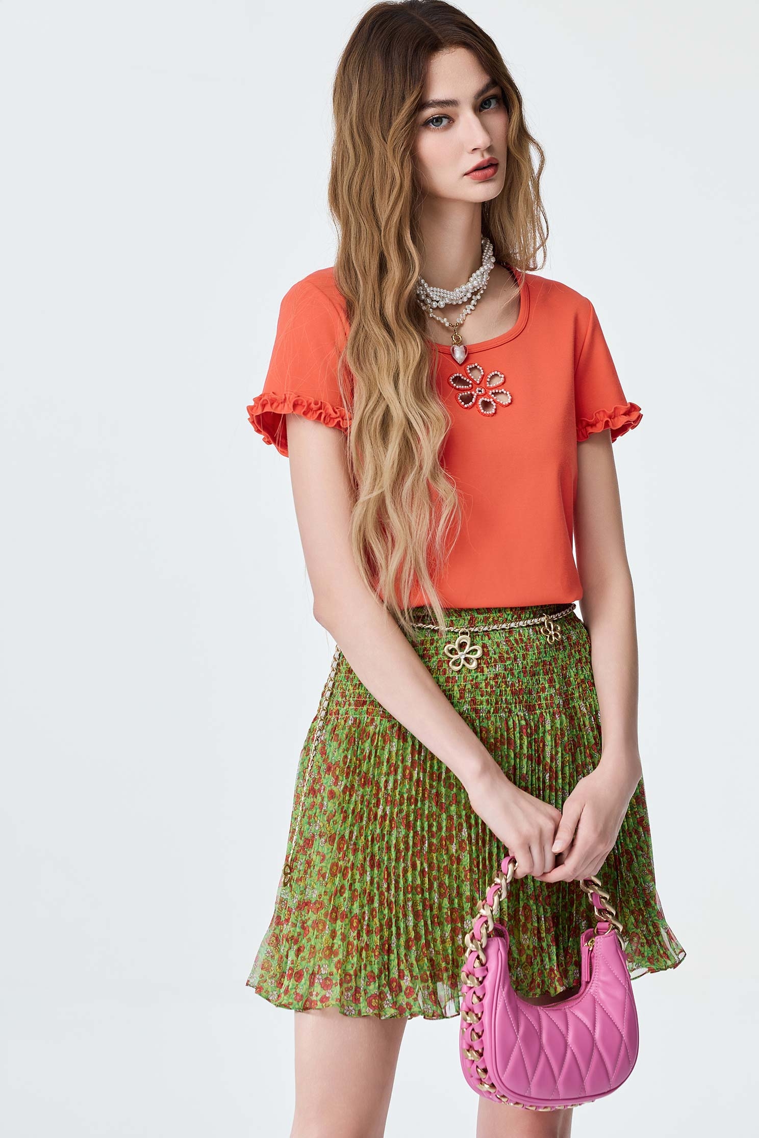 落日珊瑚色簍空花T恤上衣落日珊瑚色簍空花T恤上衣,T恤,上衣,春夏穿搭,珍珠,花花世界,荷葉