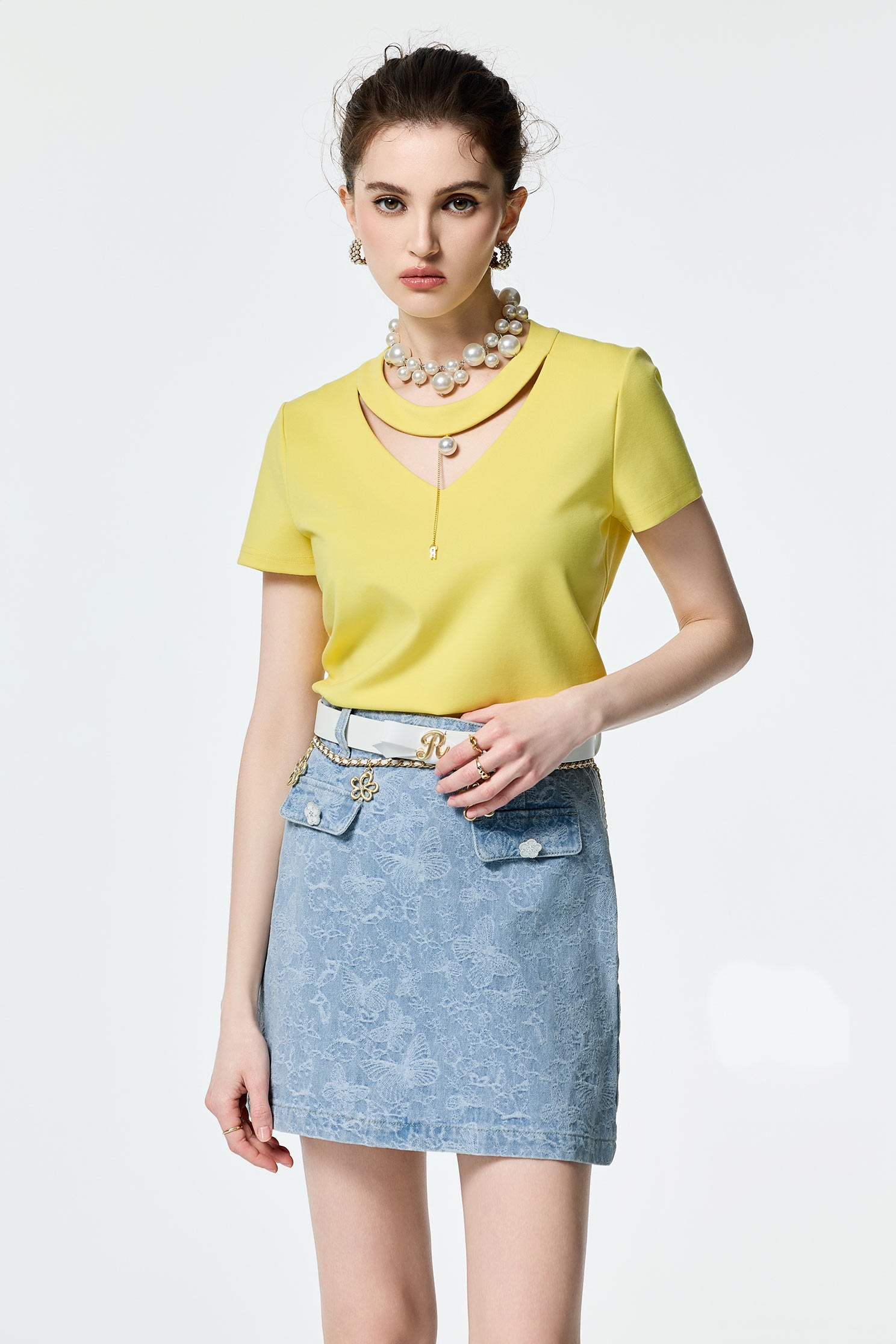 馬鞭草檸檬色T恤上衣馬鞭草檸檬色T恤上衣,T恤,上衣,春夏穿搭,珍珠,約會特輯,輕奢度假,輕奢渡假