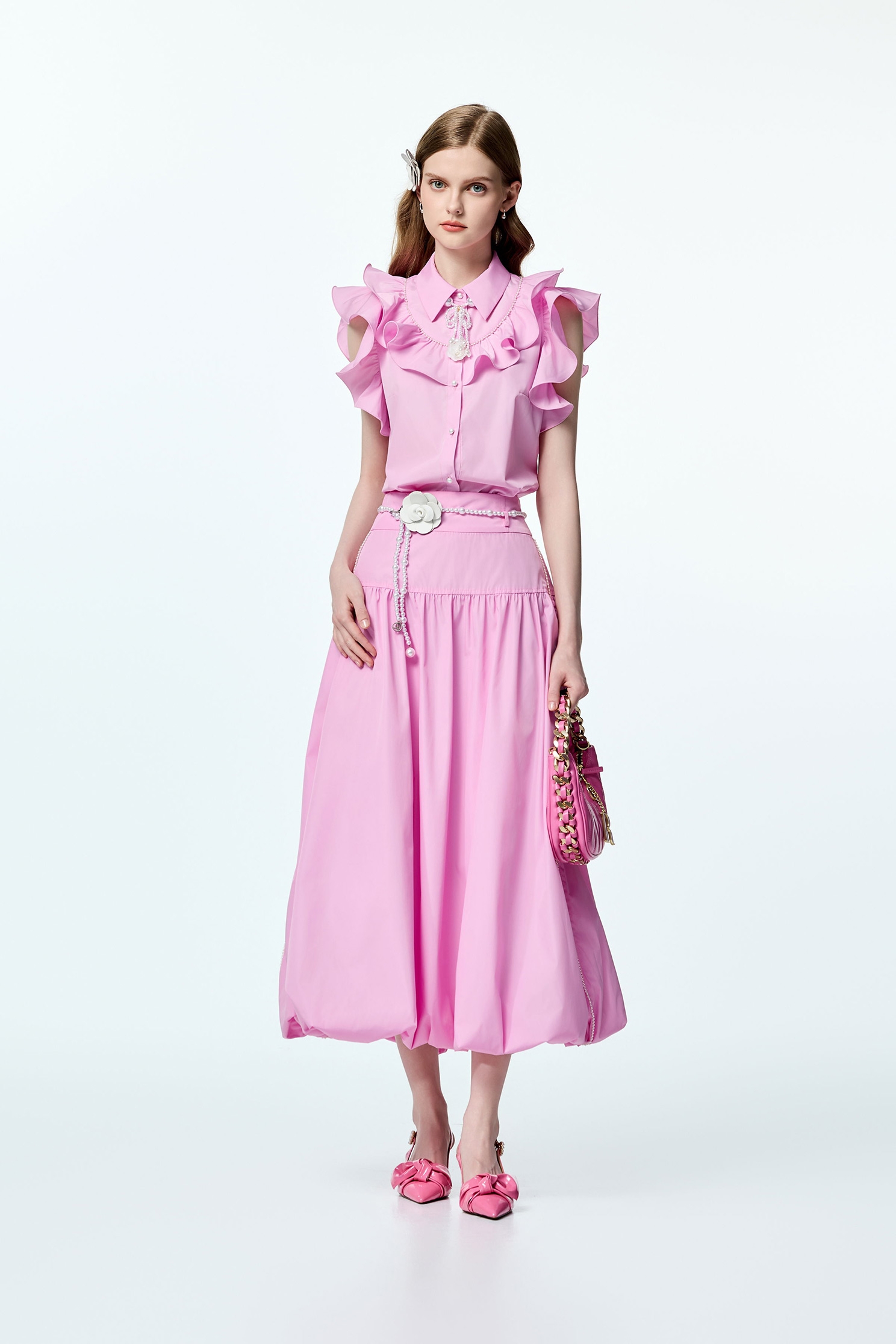 香囊粉綴荷葉上衣香囊粉綴荷葉上衣,上衣,人氣商品,時髦成套搭配,珍珠,秋冬穿搭,背心,荷葉,輕奢度假,輕奢渡假,項鍊