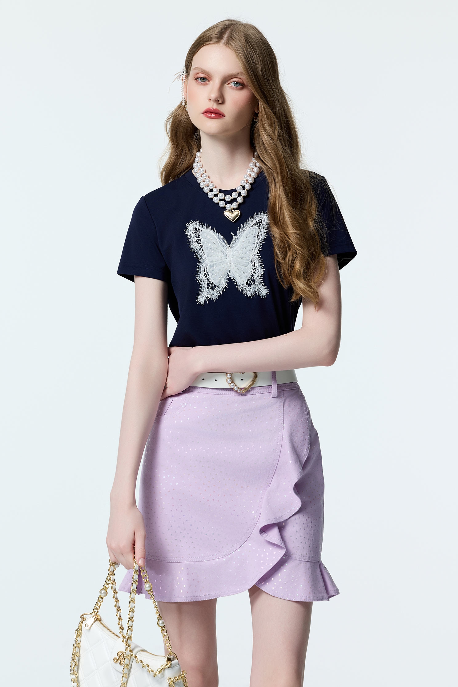 蝴蝶蕾絲造型Ｔ恤上衣蝴蝶蕾絲造型Ｔ恤上衣,T-Shirt,上班OL穿搭,上衣,刺繡,秋冬穿搭,約會特輯,蕾絲