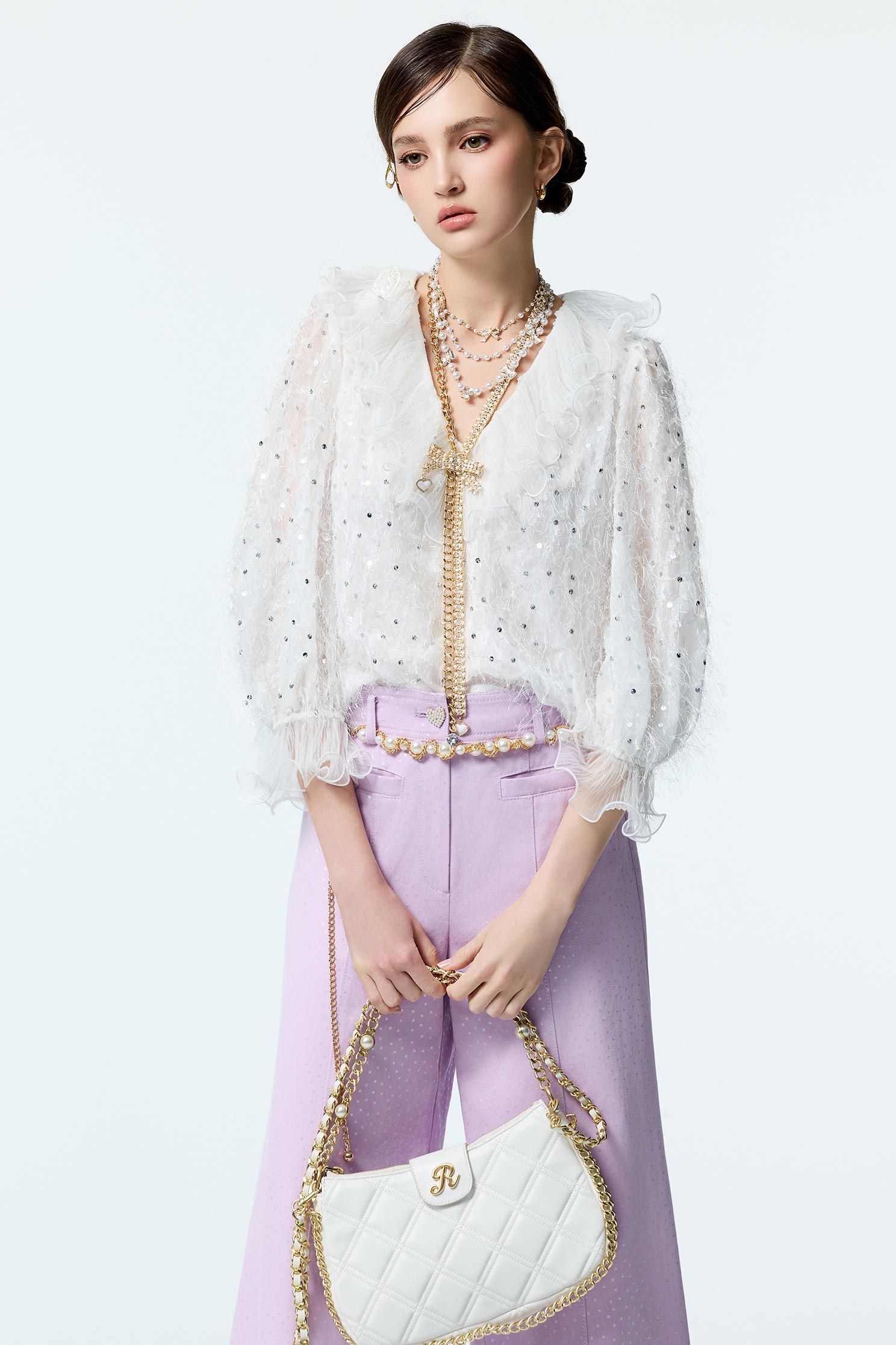 閃亮睫毛造型上衣閃亮睫毛造型上衣,V領上衣,上班OL穿搭,上衣,秋冬穿搭,約會特輯,荷葉,蕾絲