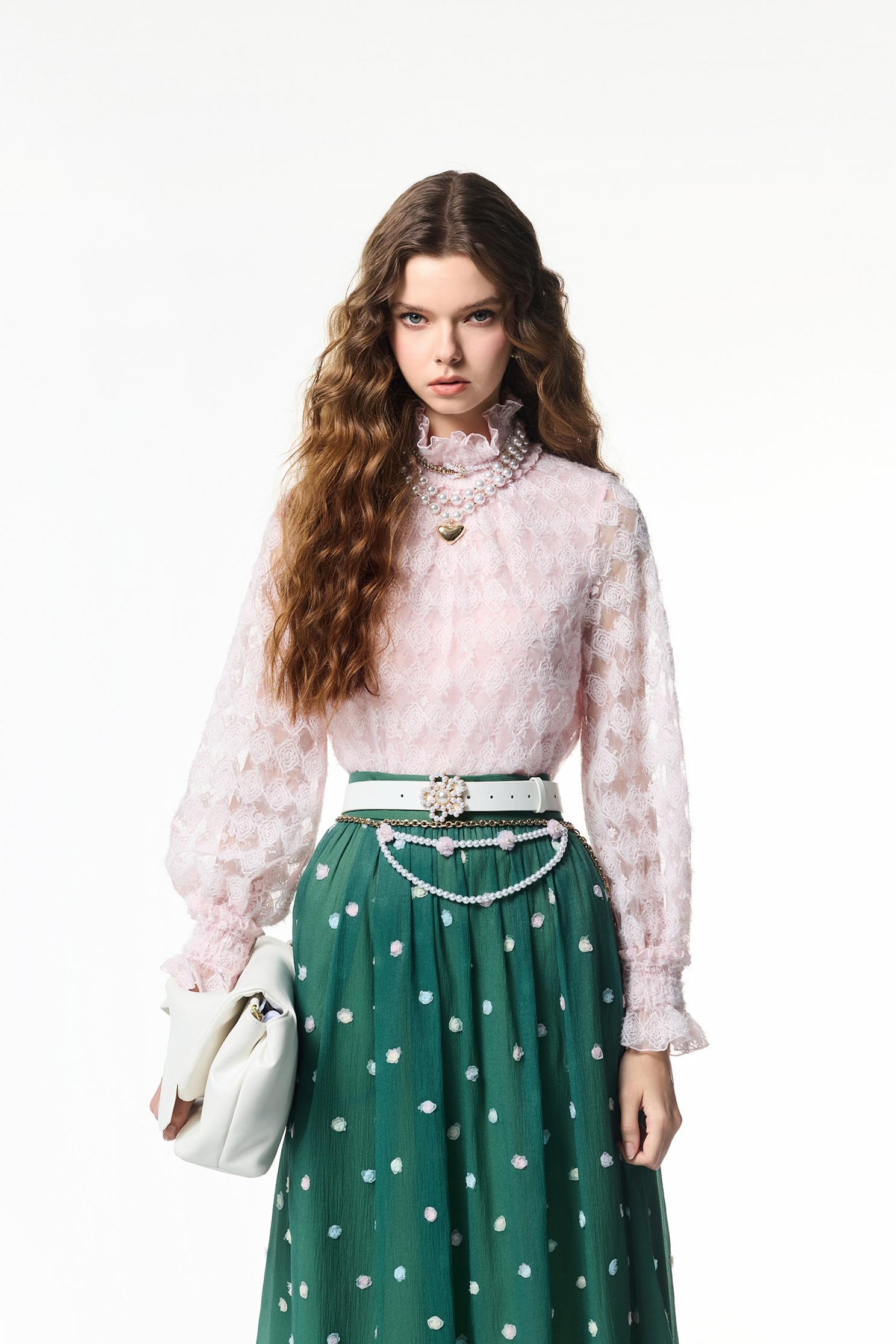 玫瑰石英粉刺繡蕾絲上衣玫瑰石英粉刺繡蕾絲上衣,上衣,人氣商品,刺繡,格紋,秋冬穿搭,約會特輯,花花世界,荷葉,蕾絲,蕾絲上衣