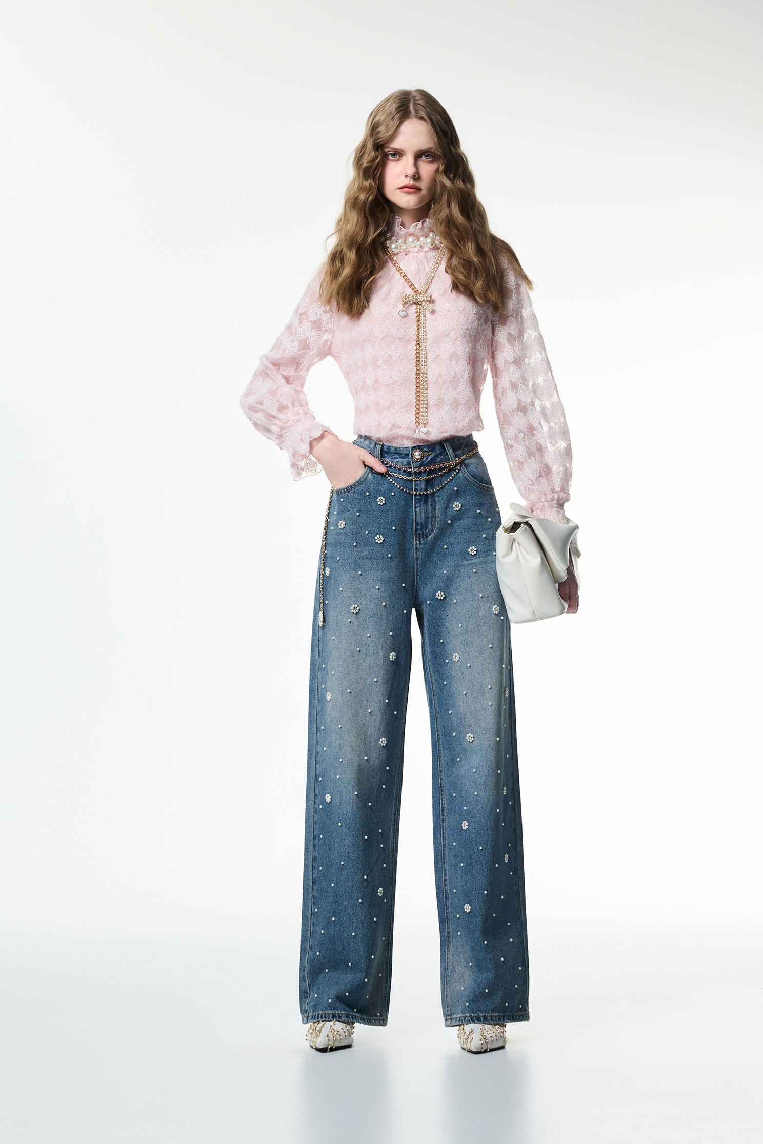 玫瑰石英粉刺繡蕾絲上衣玫瑰石英粉刺繡蕾絲上衣,上衣,人氣商品,刺繡,格紋,秋冬穿搭,約會特輯,花花世界,荷葉,蕾絲,蕾絲上衣