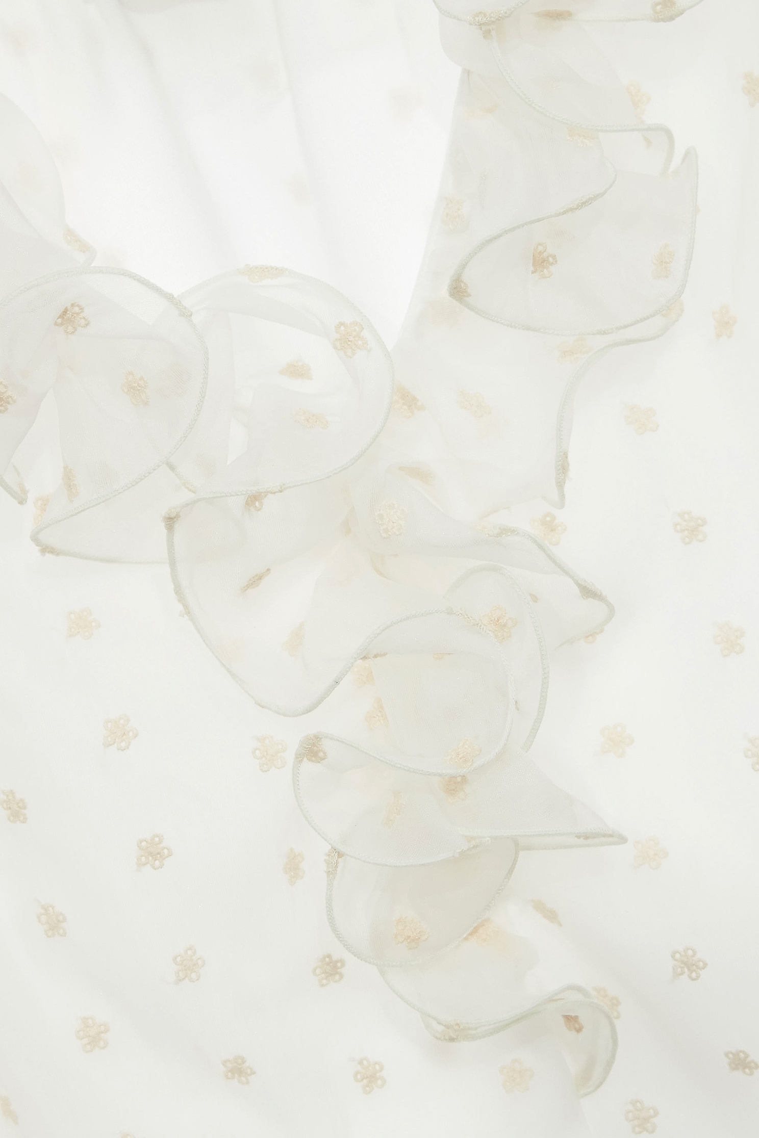 超凡粉點點刺繡上衣超凡粉點點刺繡上衣,V領上衣,上衣,人氣商品,刺繡,春夏穿搭,約會特輯,繡花上衣,荷葉,透膚上衣,雪紡