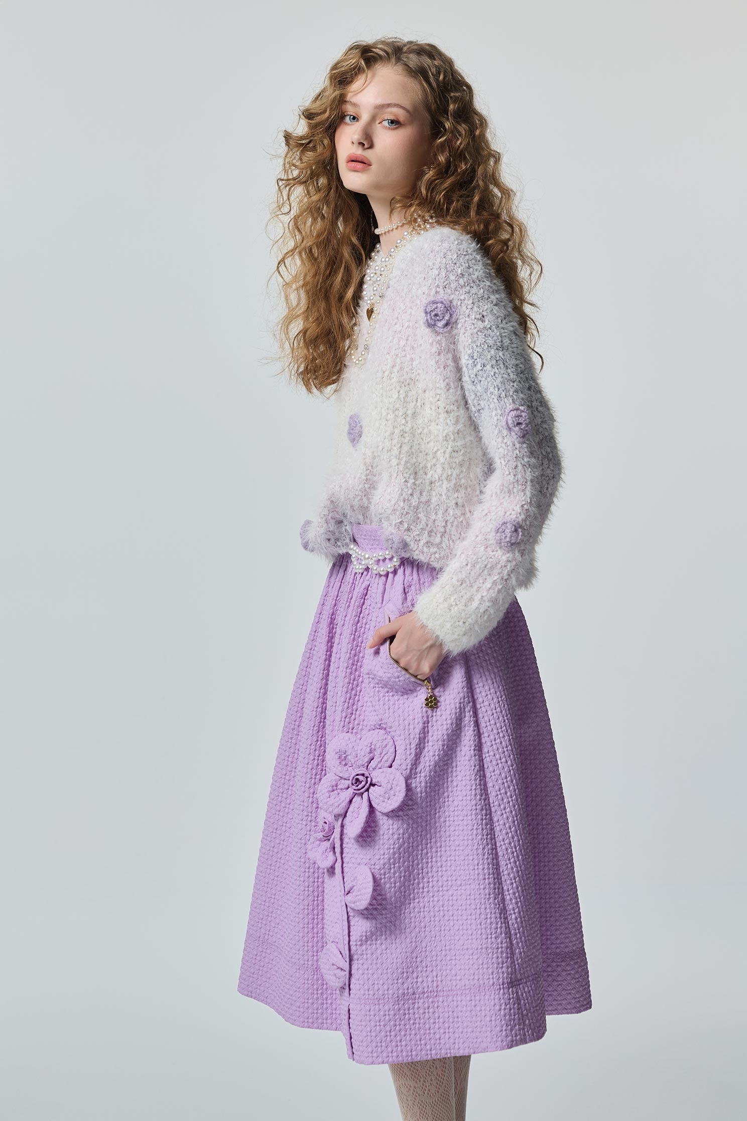 綴丁香紫手鉤花針織上衣綴丁香紫手鉤花針織上衣,上衣,人氣商品,秋冬穿搭,約會特輯,花花世界,針織,針織上衣,針織衫