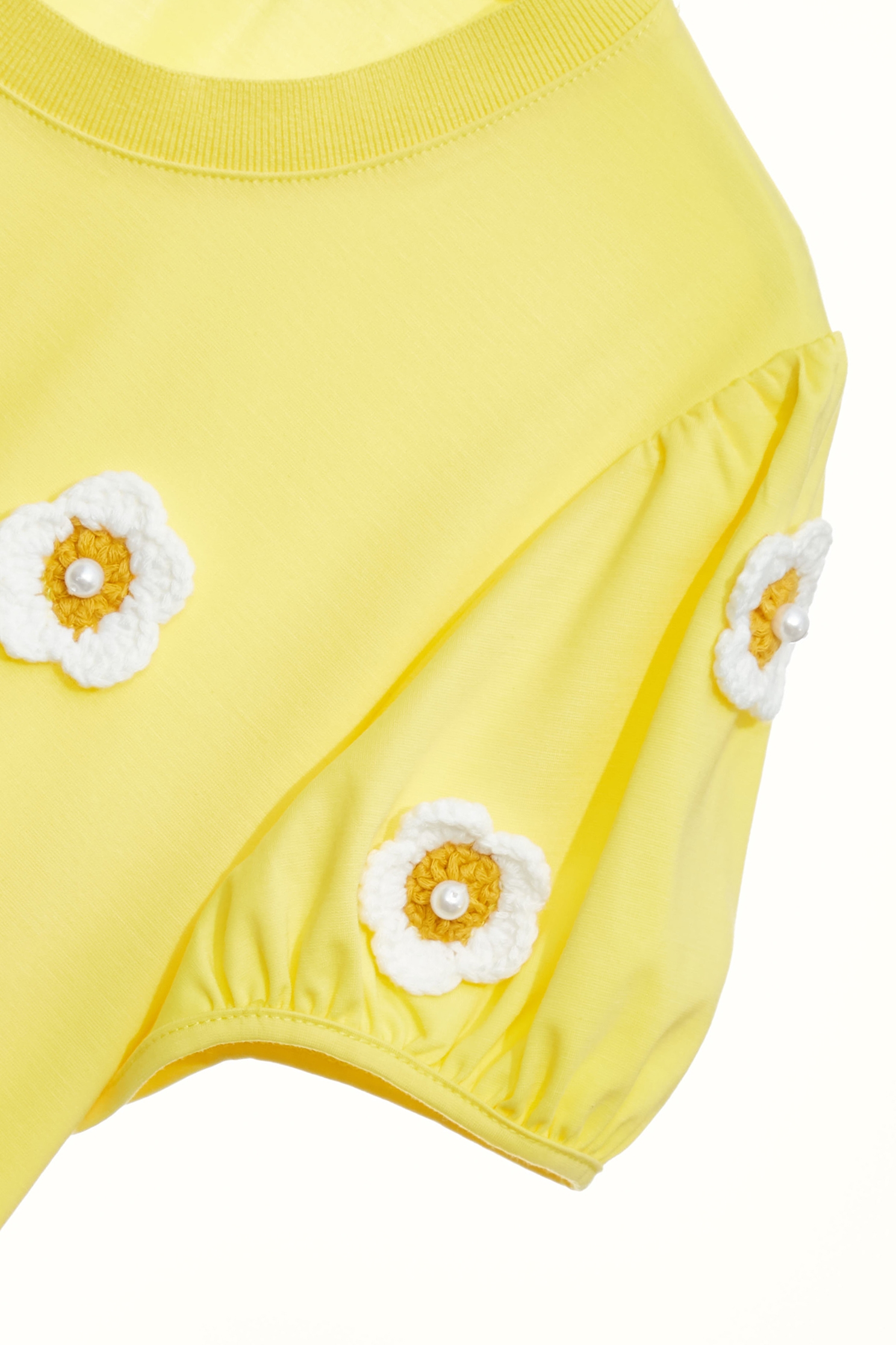 綴手鉤針織花T恤綴手鉤針織花T恤,T-Shirt,上衣,春夏穿搭,花花世界,針織