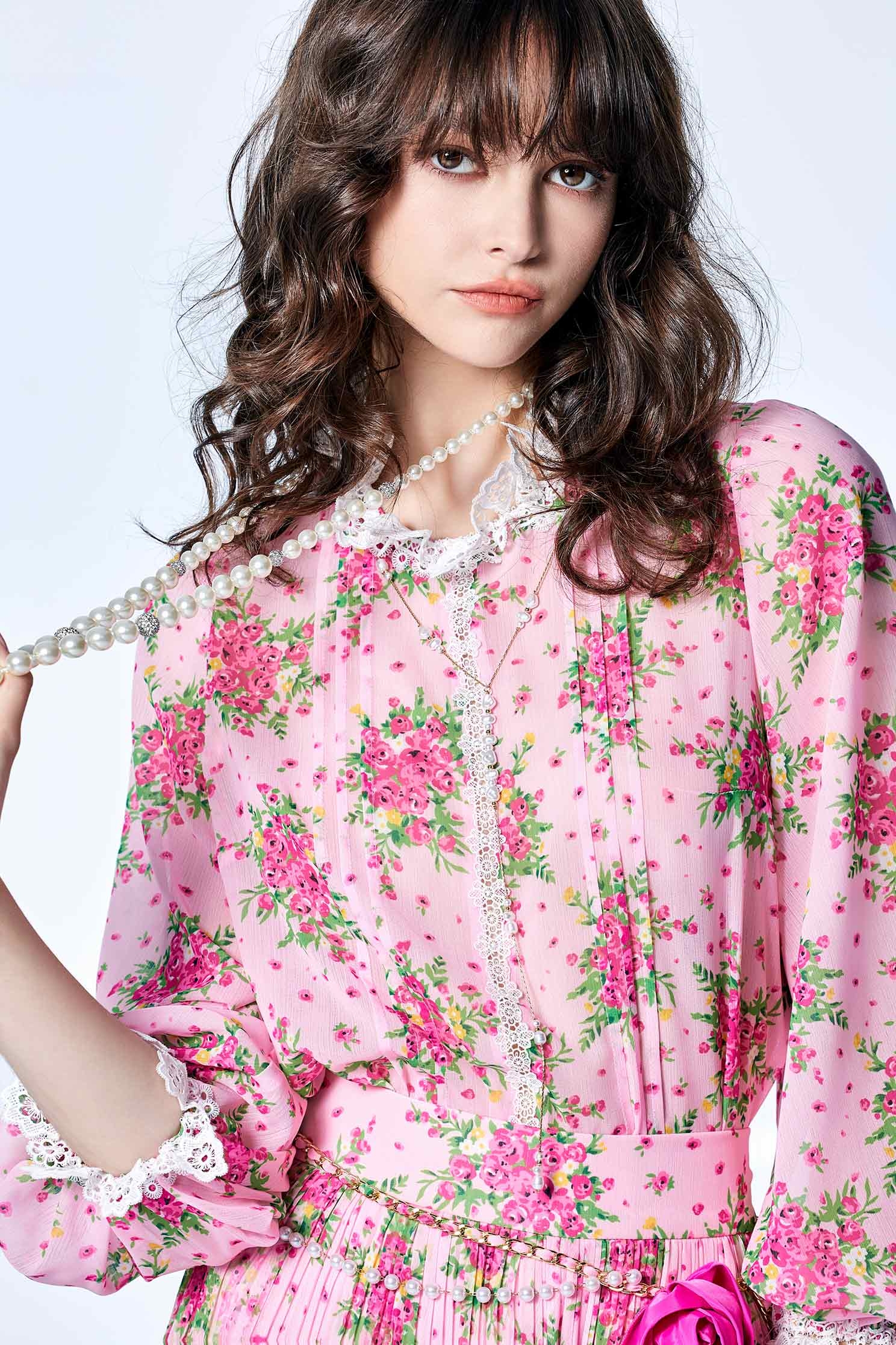 玫瑰捧花印花上衣玫瑰捧花印花上衣,上衣,春夏穿搭,花花世界,蕾絲,雪紡