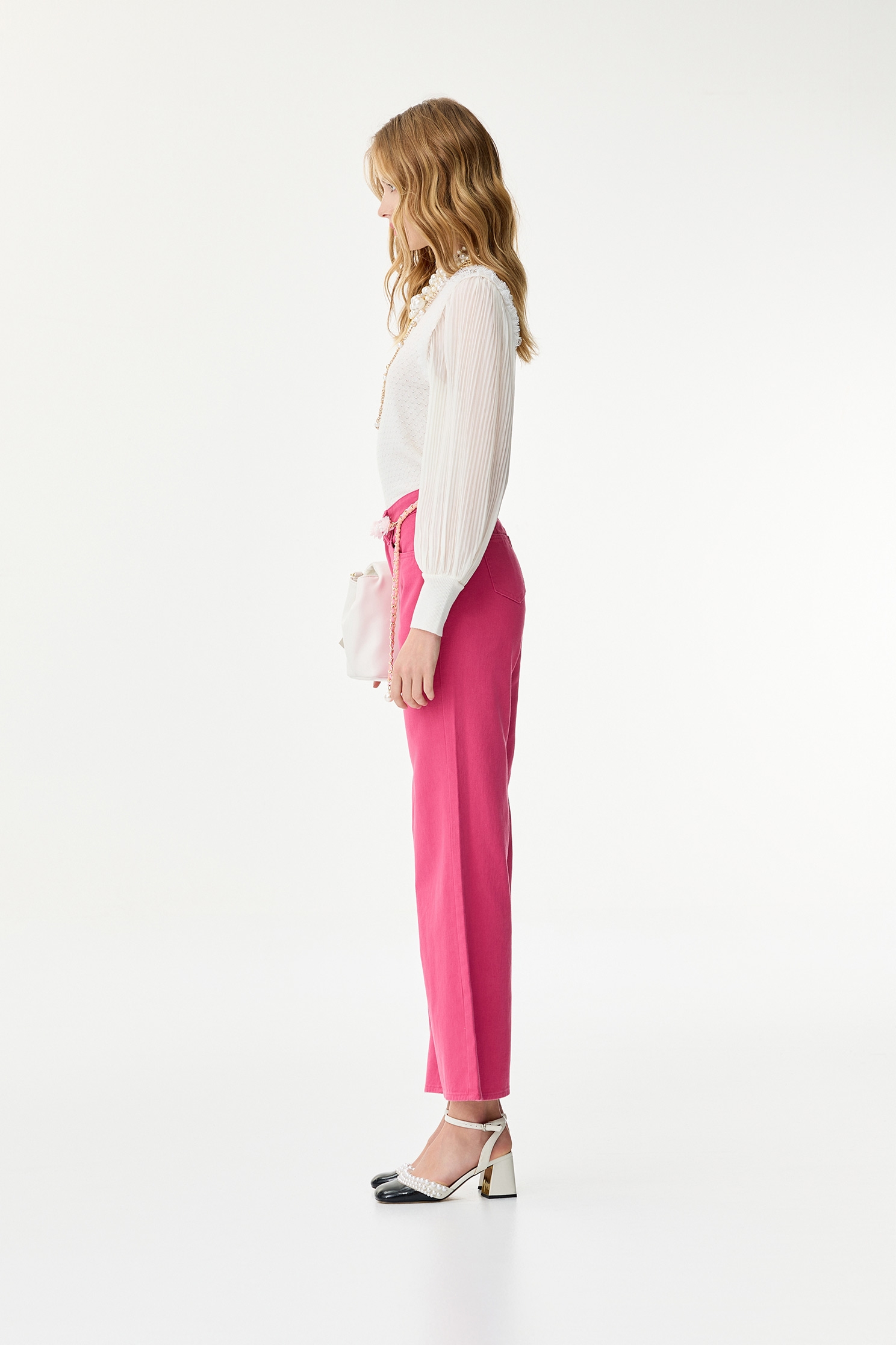 楊柳壓褶袖針織上衣楊柳壓褶袖針織上衣,上班OL穿搭,上衣,春夏穿搭,約會特輯,蕾絲,透膚上衣,針織,針織上衣,針織衫