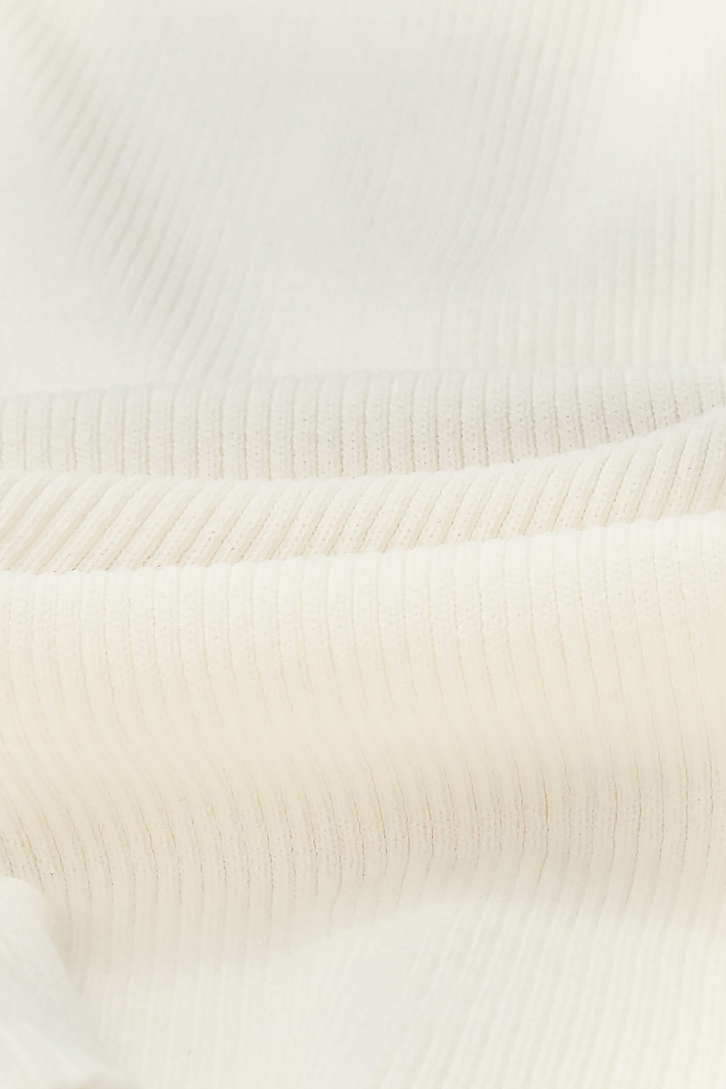 小香風鏈飾針織上衣小香風鏈飾針織上衣,上衣,小香風,春夏穿搭,白色上衣,約會特輯,針織,針織衫