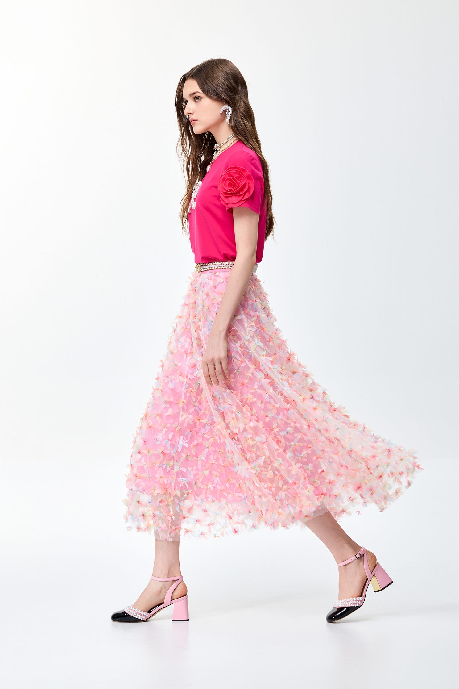 櫻桃紅色花卉袖T恤上衣櫻桃紅色花卉袖T恤上衣,T-Shirt,上衣,春夏穿搭,珍珠,網紗,花花世界