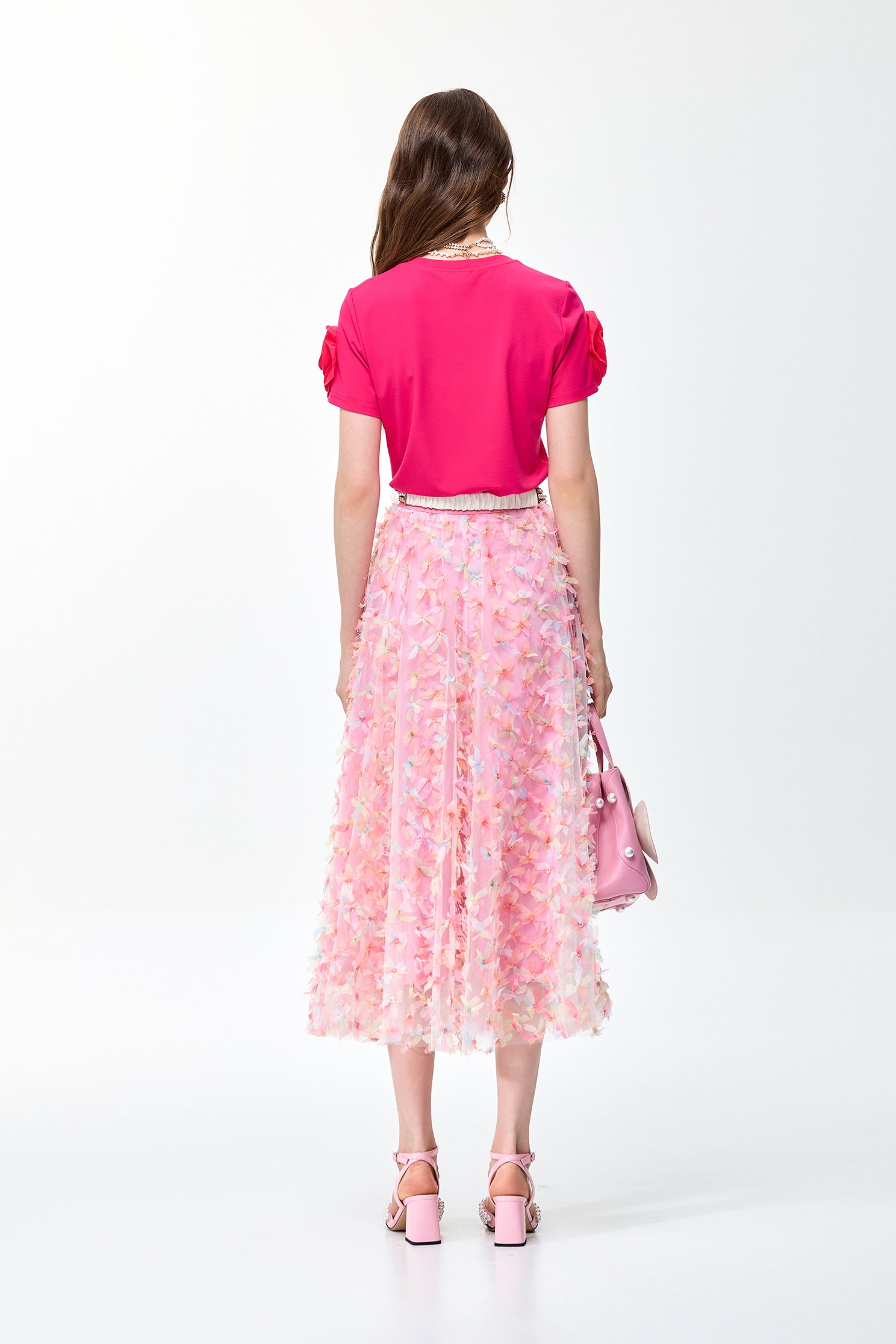 櫻桃紅色花卉袖T恤上衣櫻桃紅色花卉袖T恤上衣,T-Shirt,上衣,春夏穿搭,珍珠,網紗,花花世界