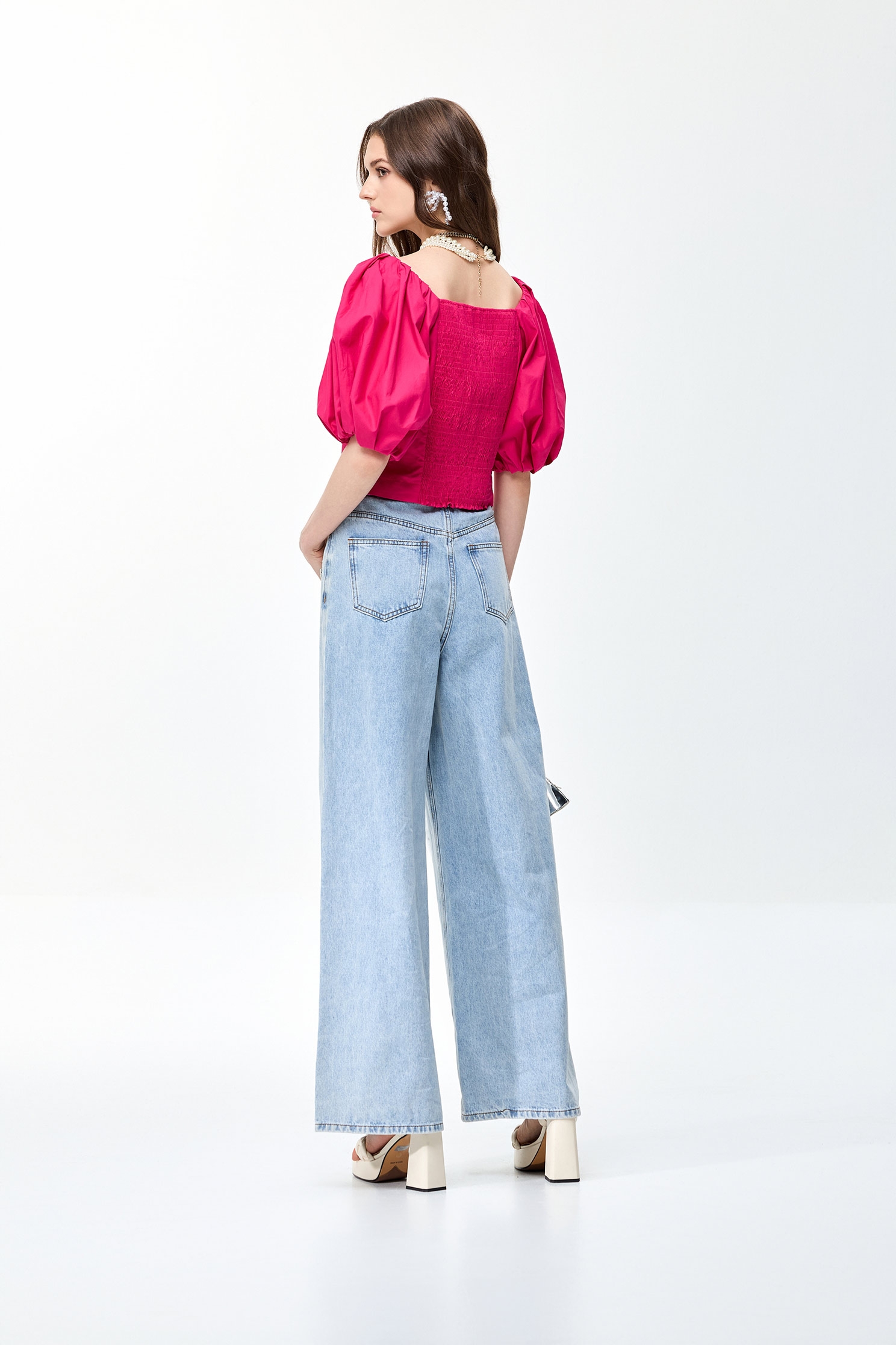 櫻桃紅色澎袖上衣櫻桃紅色澎袖上衣,上衣,春夏穿搭,約會特輯,花花世界