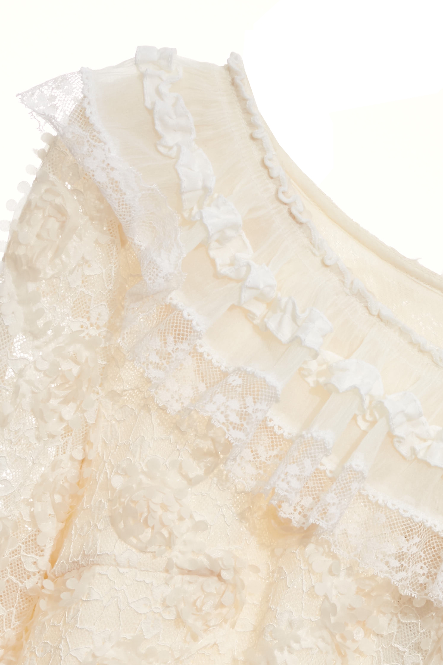 奶油色蕾絲立體花上衣奶油色蕾絲立體花上衣,上衣,春夏穿搭,約會特輯,花花世界,荷葉,蕾絲,蕾絲上衣