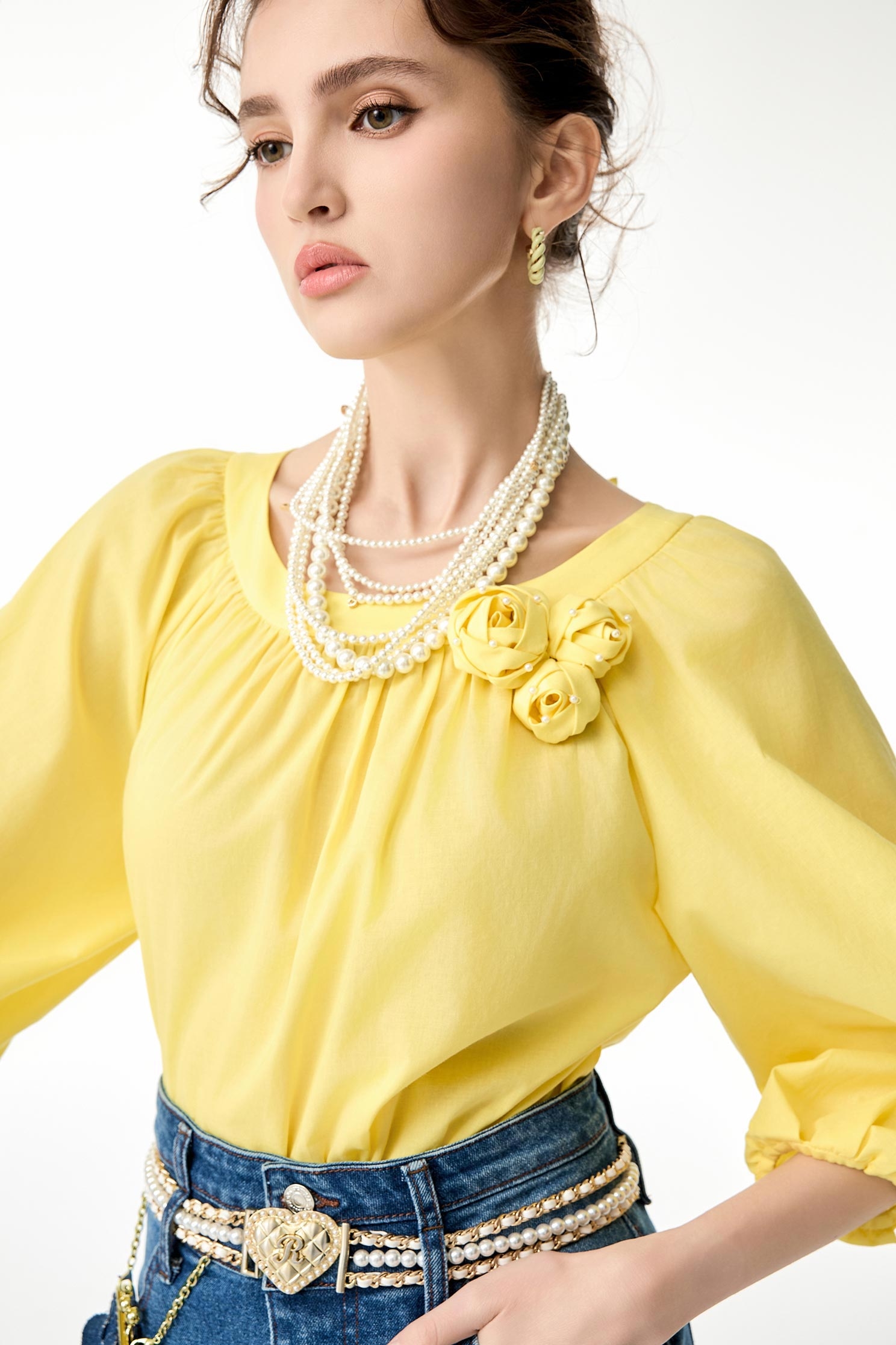 金菊黃鑲手工花上衣金菊黃鑲手工花上衣,上衣,春夏穿搭,珍珠,約會特輯,花花世界