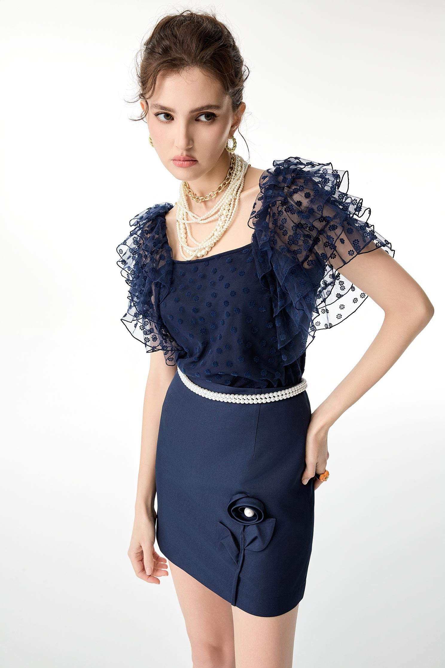 暮色藍花朵網紗上衣暮色藍花朵網紗上衣,上衣,春夏穿搭,約會特輯,網紗,花花世界