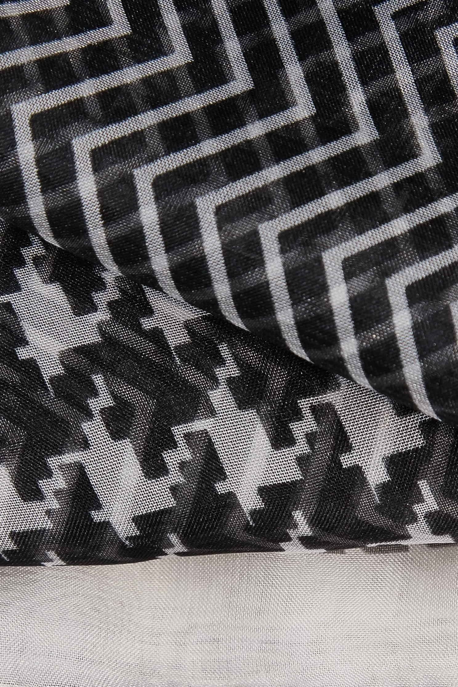 優雅黑白織紋絲巾優雅黑白織紋絲巾,秋冬穿搭