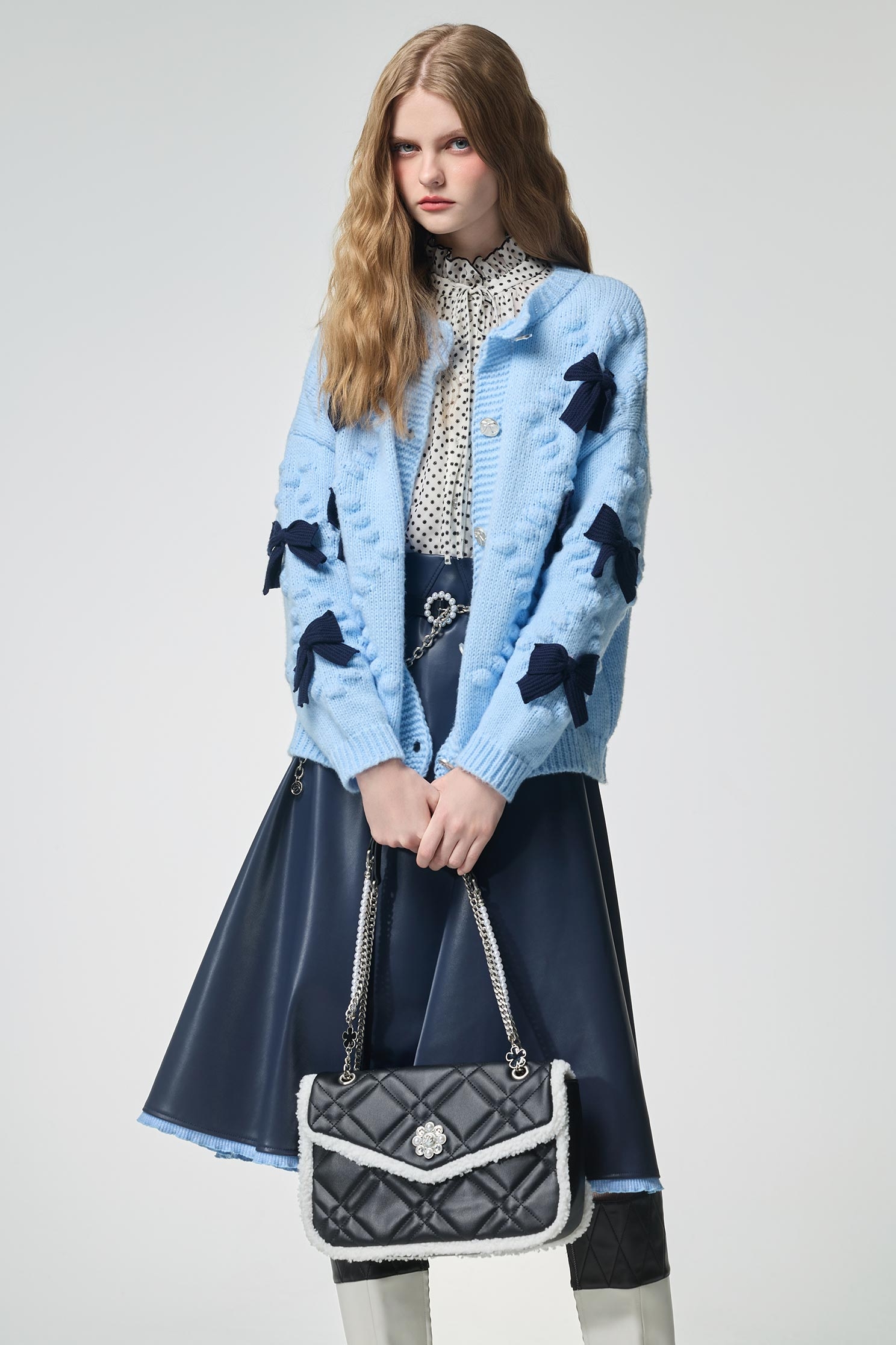 經典菱格毛邊多用側背包經典菱格毛邊多用側背包,側背包,春夏穿搭,珍珠,皮革