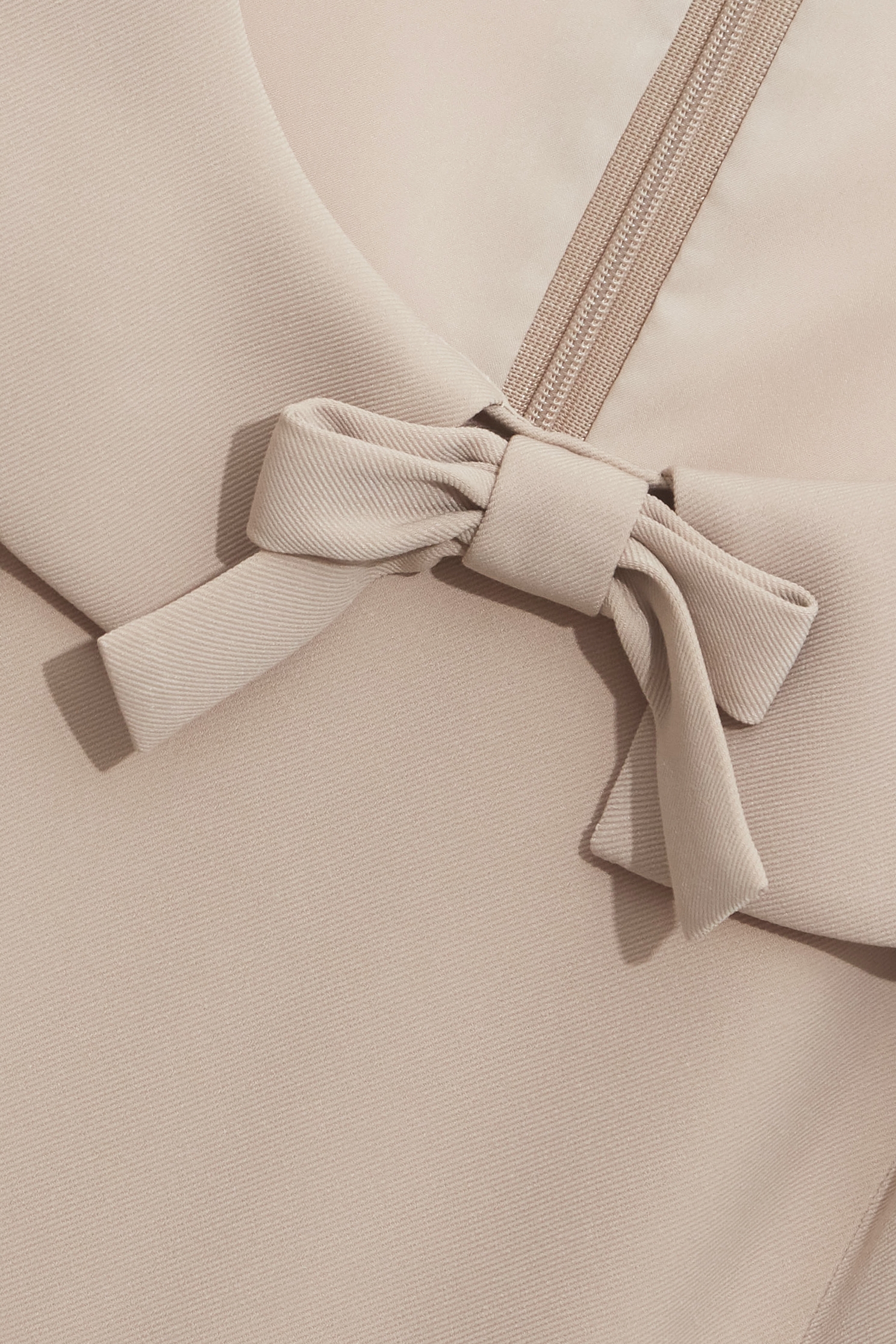 淺木色復古領片洋裝淺木色復古領片洋裝,U領洋裝,小禮服,春夏穿搭,洋裝特輯,無袖洋裝,短袖洋裝,禮服,約會特輯