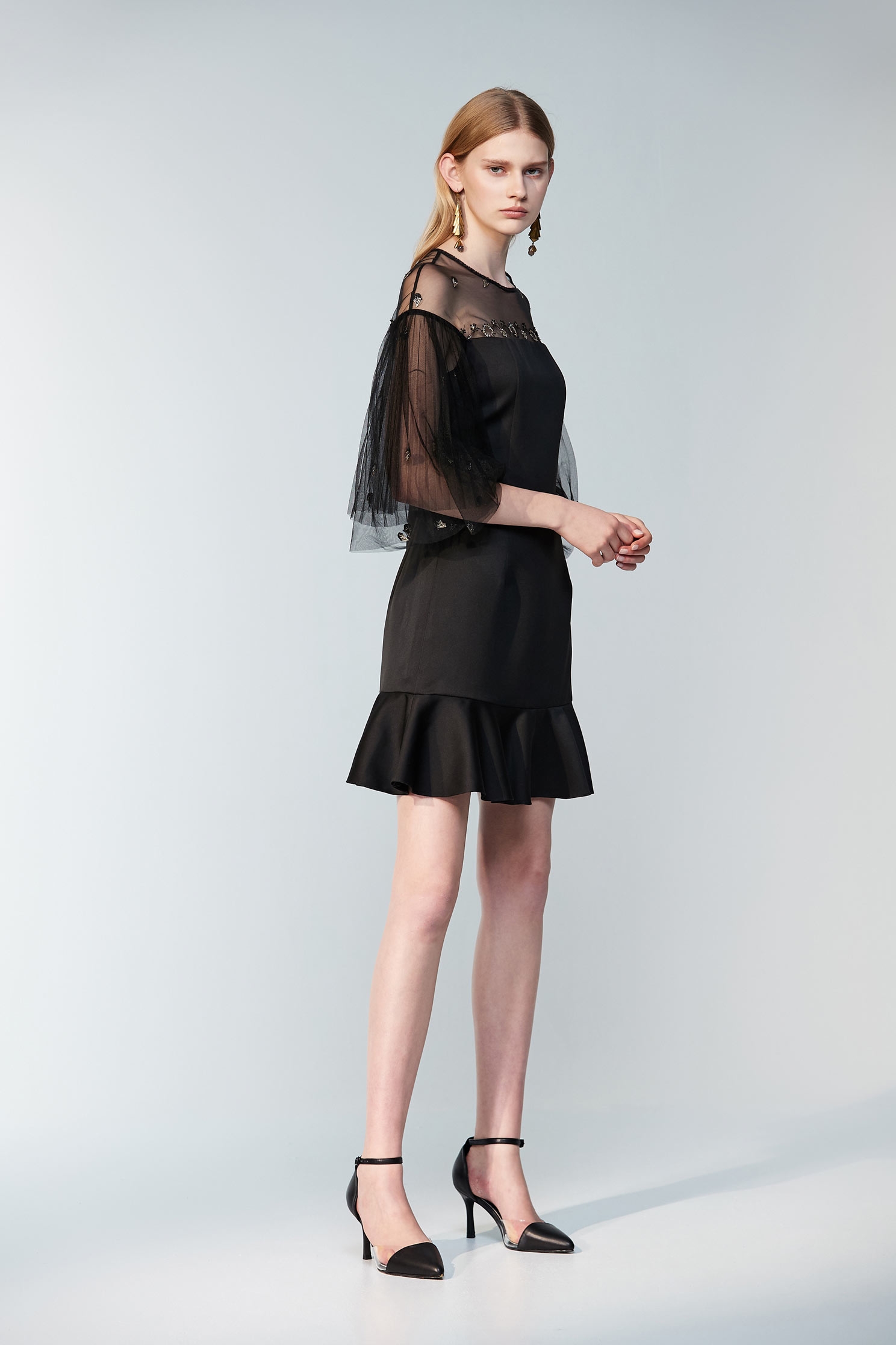 拼接紗網緞布洋裝拼接紗網緞布洋裝,一般洋裝,小禮服,春夏穿搭,母親節專區,禮服,繡花,荷葉,蕾絲,黑色洋裝