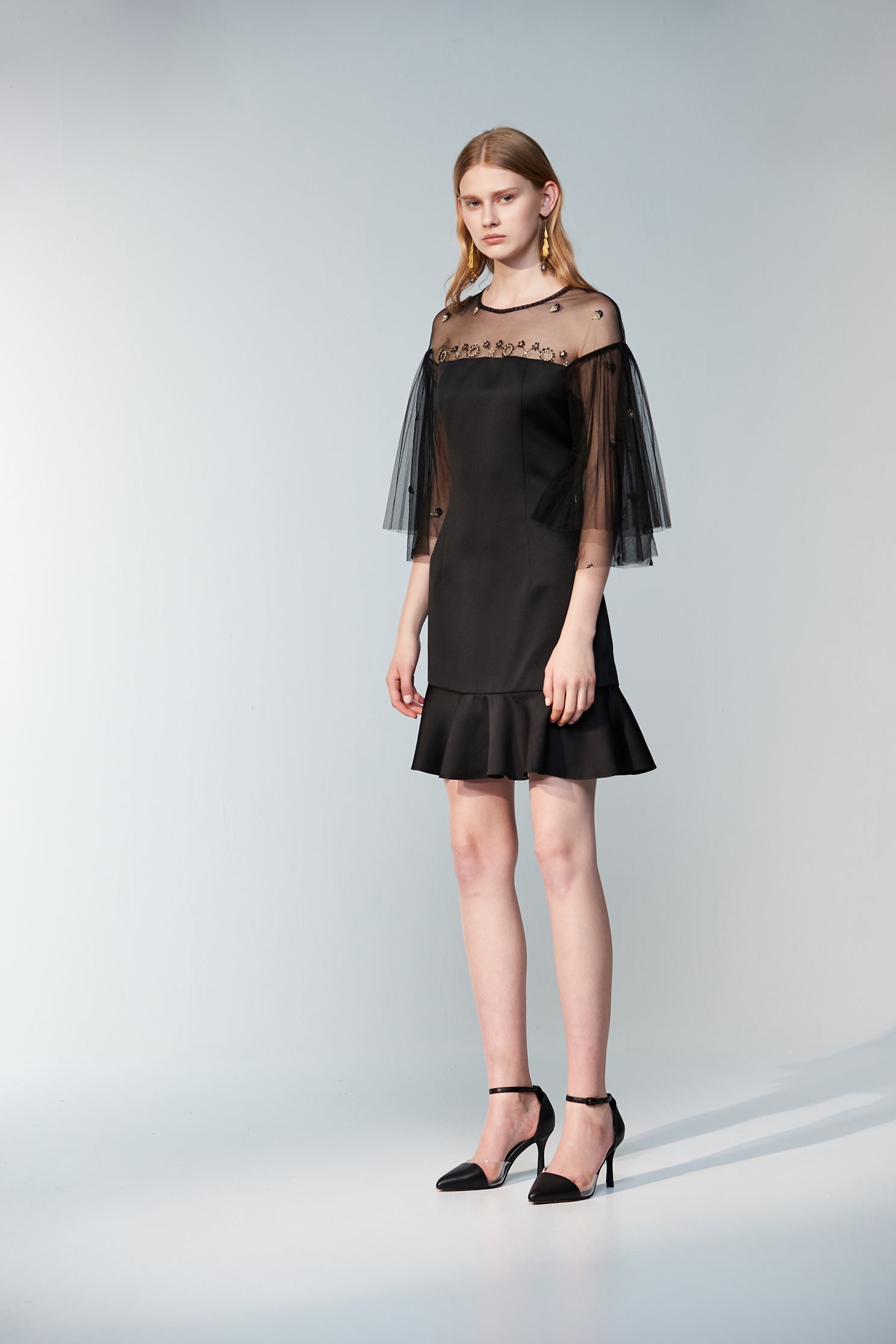 拼接紗網緞布洋裝拼接紗網緞布洋裝,一般洋裝,小禮服,春夏穿搭,母親節專區,禮服,繡花,荷葉,蕾絲,黑色洋裝