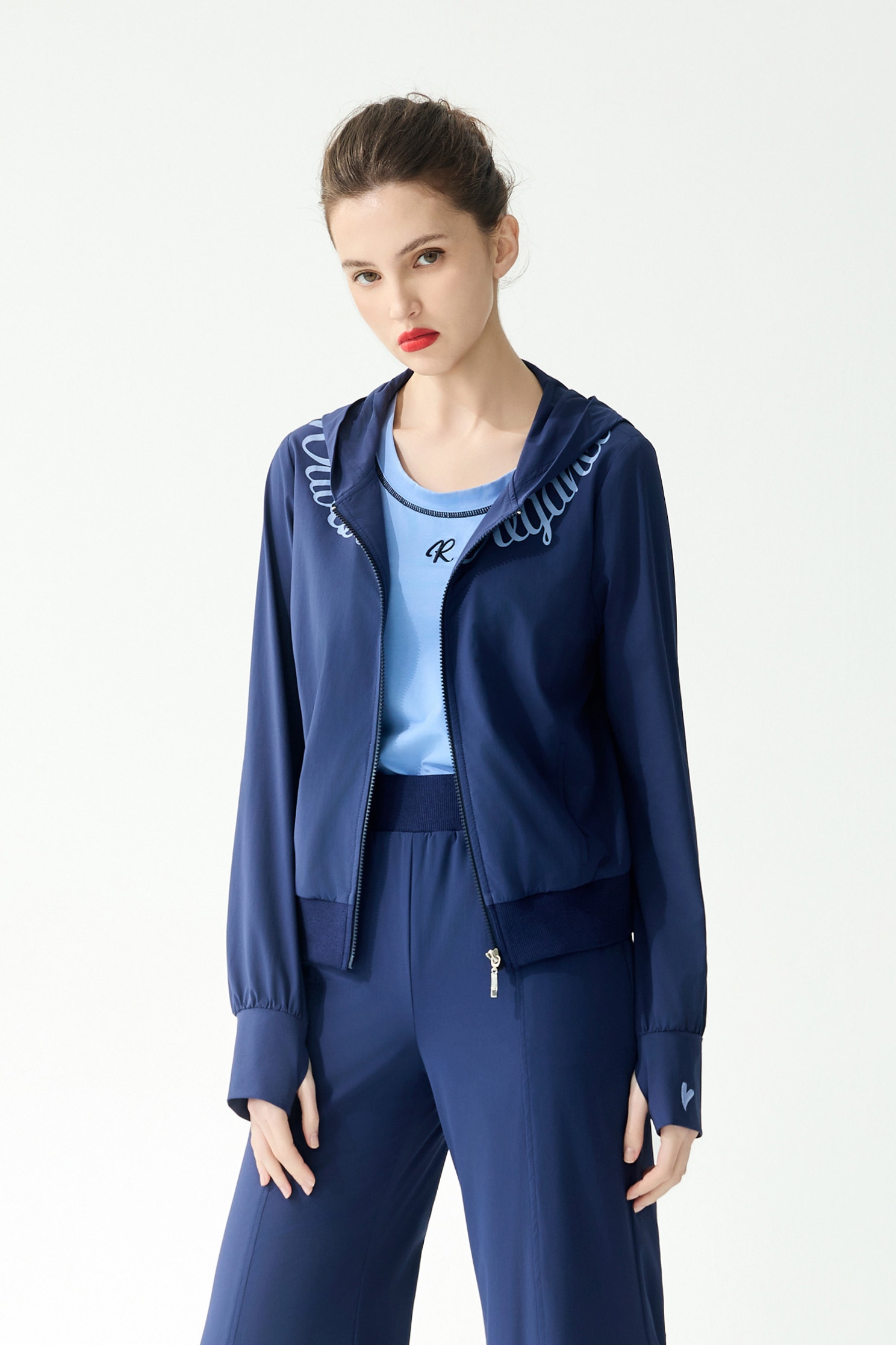 字串印花連帽膠原蛋白外套字串印花連帽膠原蛋白外套,一般外套,刺繡,外套,春夏穿搭,連帽外套