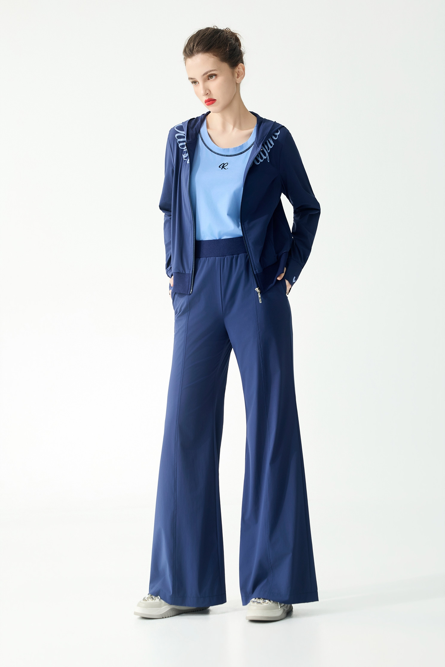 字串印花連帽膠原蛋白外套字串印花連帽膠原蛋白外套,一般外套,刺繡,外套,春夏穿搭,連帽外套