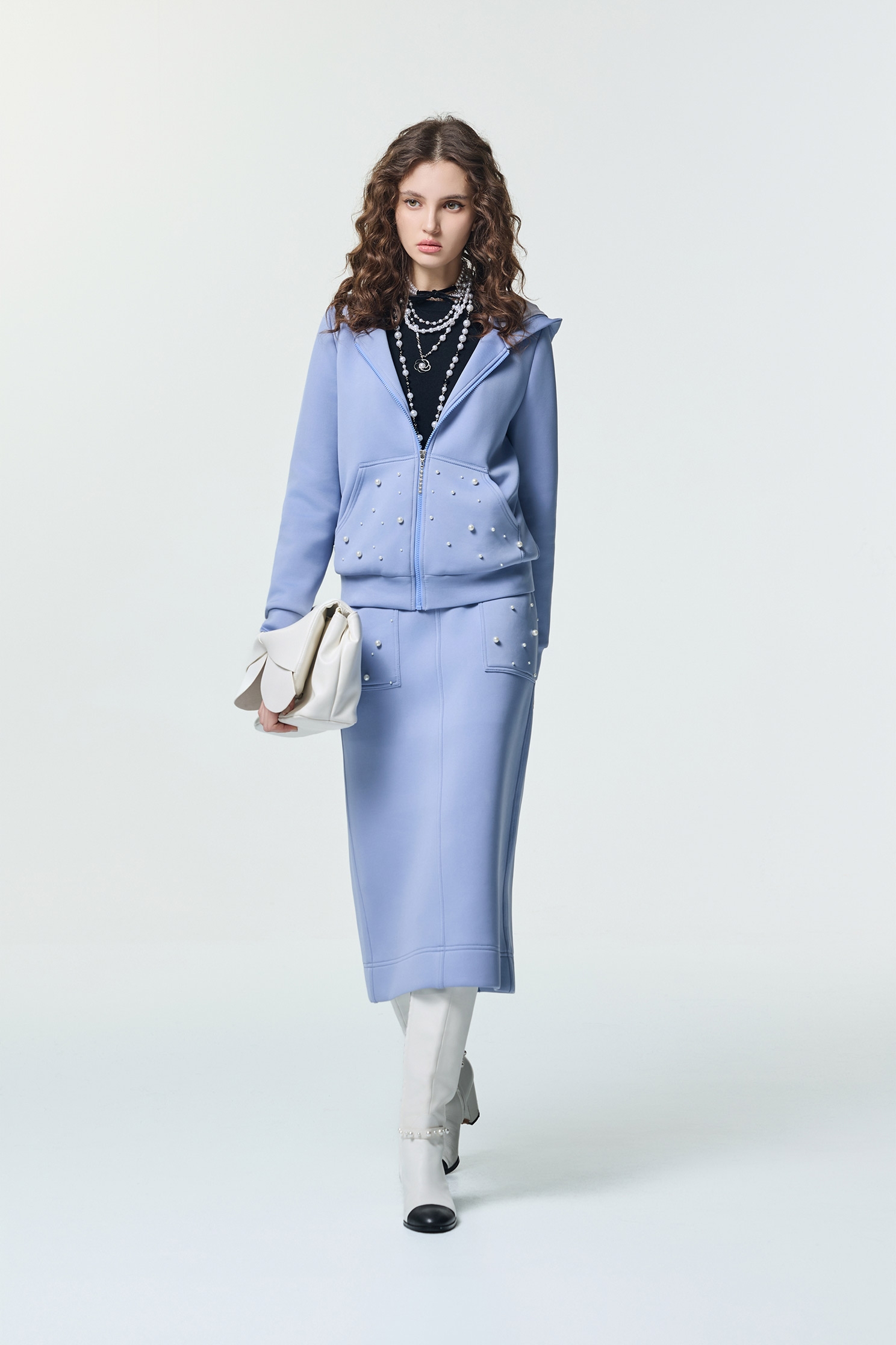 晚山新黛珍珠連帽外套晚山新黛珍珠連帽外套,人氣商品,刺繡,外套,春夏穿搭,時髦成套搭配,珍珠,簡約穿搭,連帽外套