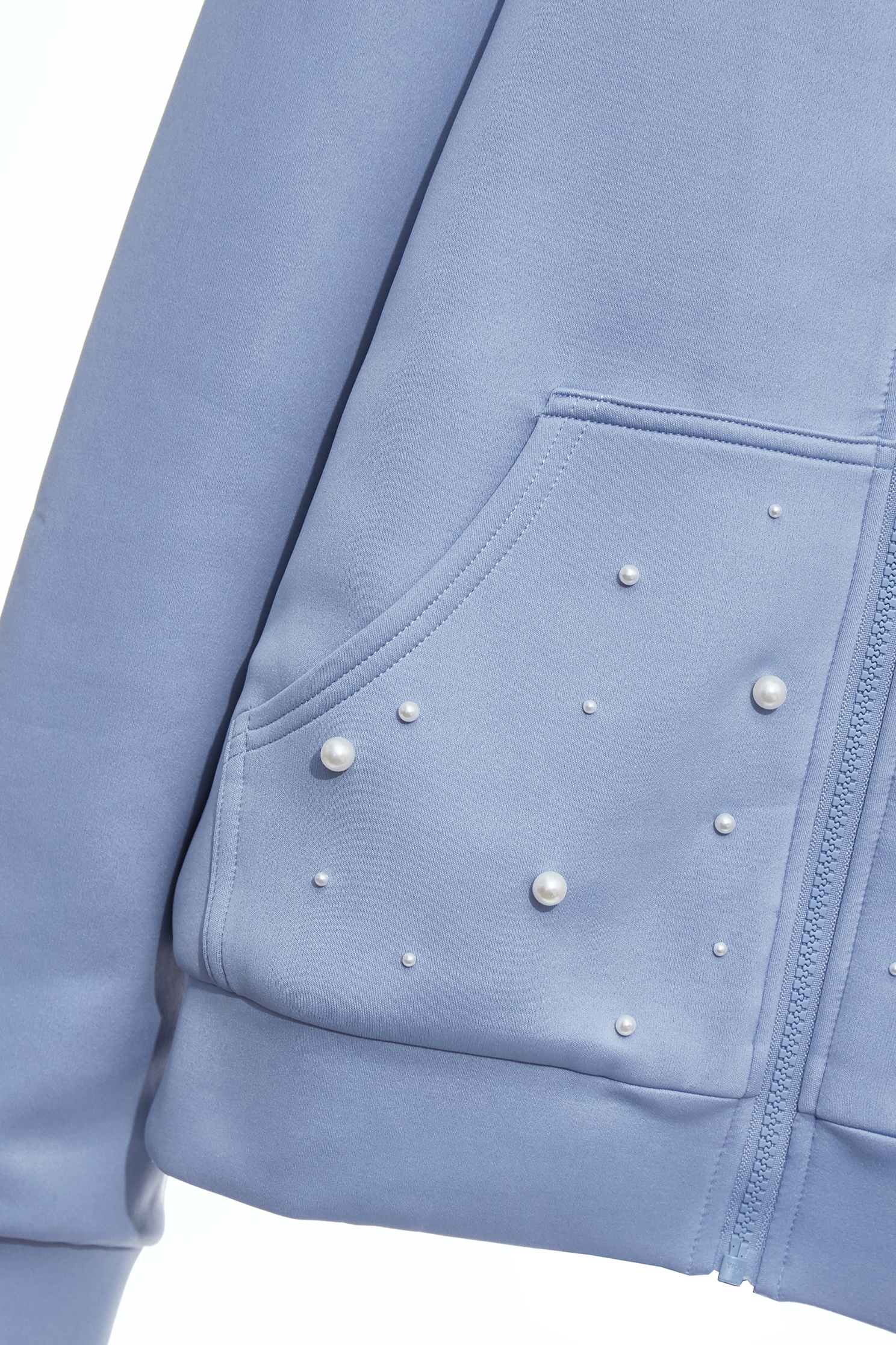 晚山新黛珍珠連帽外套晚山新黛珍珠連帽外套,人氣商品,刺繡,外套,春夏穿搭,時髦成套搭配,珍珠,簡約穿搭,連帽外套