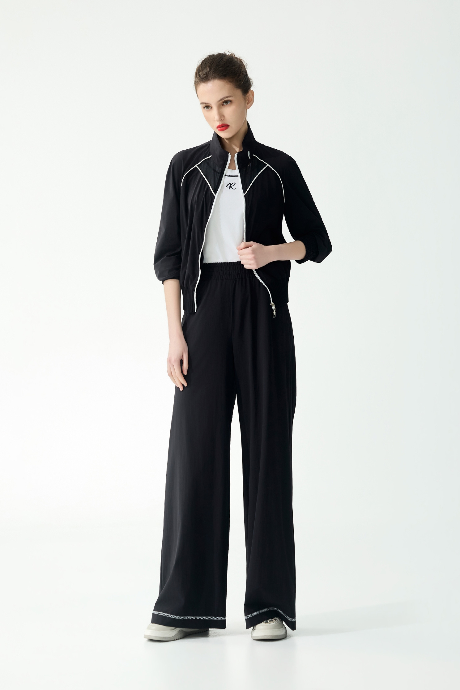 下擺配色線膠原蛋白寬腿褲下擺配色線膠原蛋白寬腿褲,刺繡,寬褲,春夏穿搭,褲子,黑色褲子