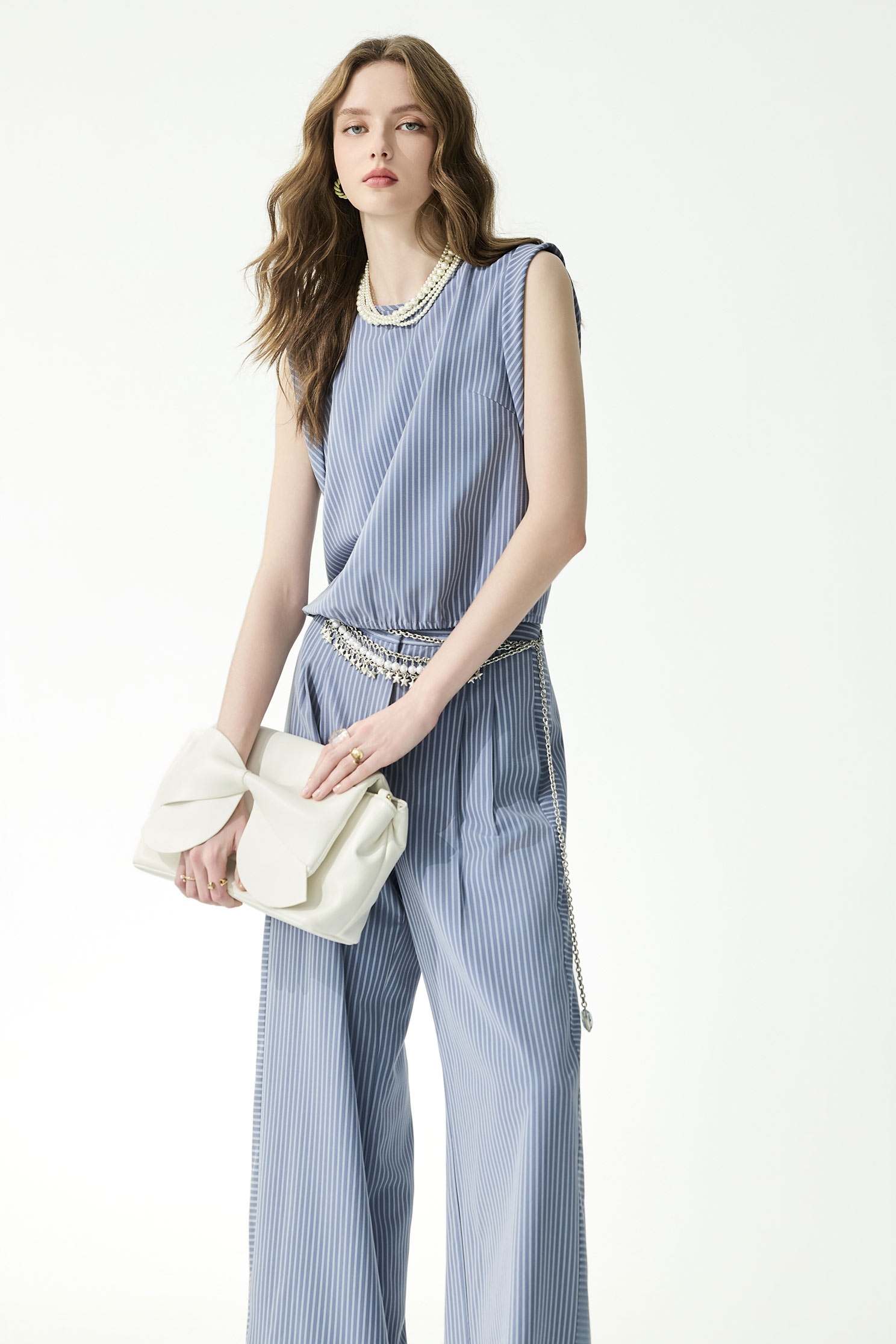 造型微光藍細條長褲造型微光藍細條上衣,上衣,寬褲,春夏穿搭,褲子