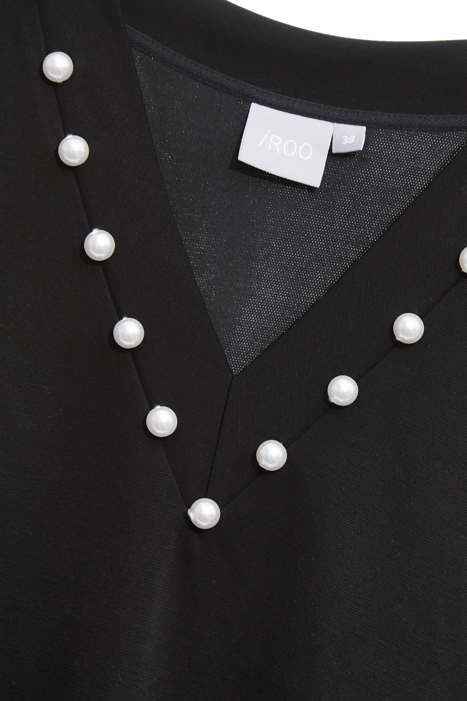 極簡鑲珍珠無袖上衣極簡鑲珍珠無袖上衣,一般背心,一般背心馬甲,上衣,春夏穿搭,珍珠,白色背心,背心,黑色背心