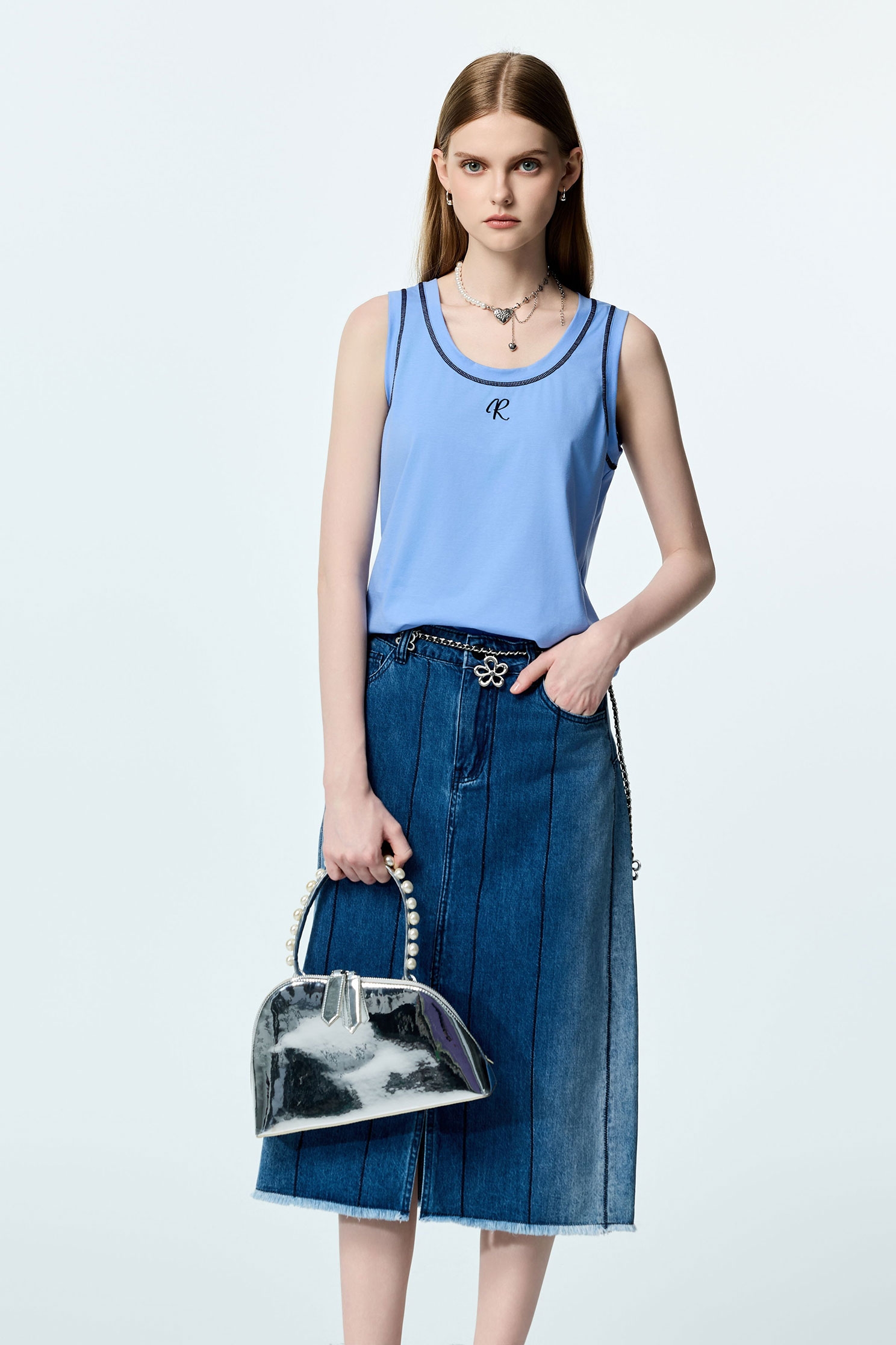 極簡合身鑲色邊T恤背心極簡合身鑲色邊T恤背心,一般背心,一般背心馬甲,刺繡,春夏穿搭,純棉,背心