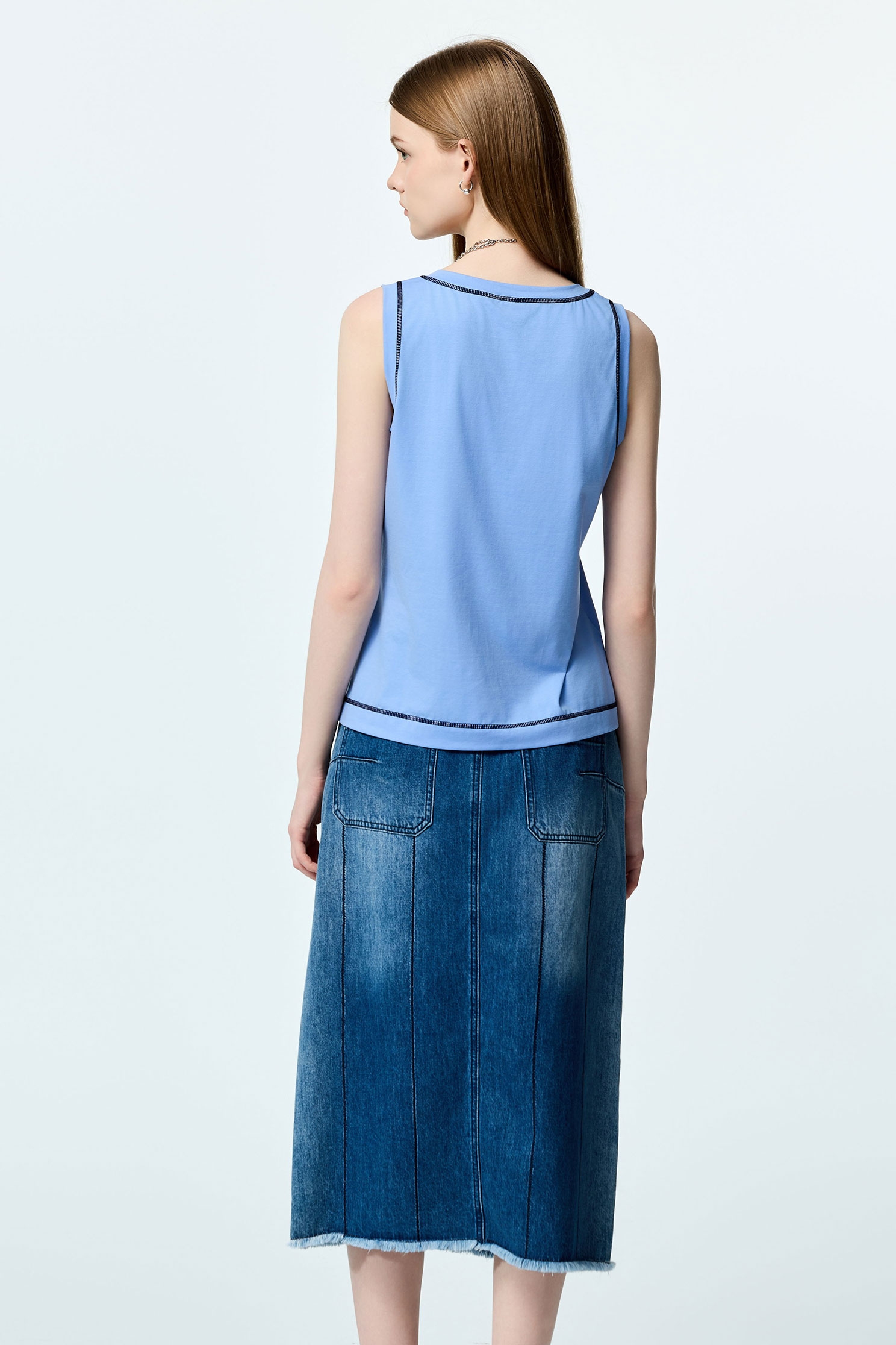 極簡合身鑲色邊T恤背心極簡合身鑲色邊T恤背心,一般背心,一般背心馬甲,刺繡,春夏穿搭,純棉,背心