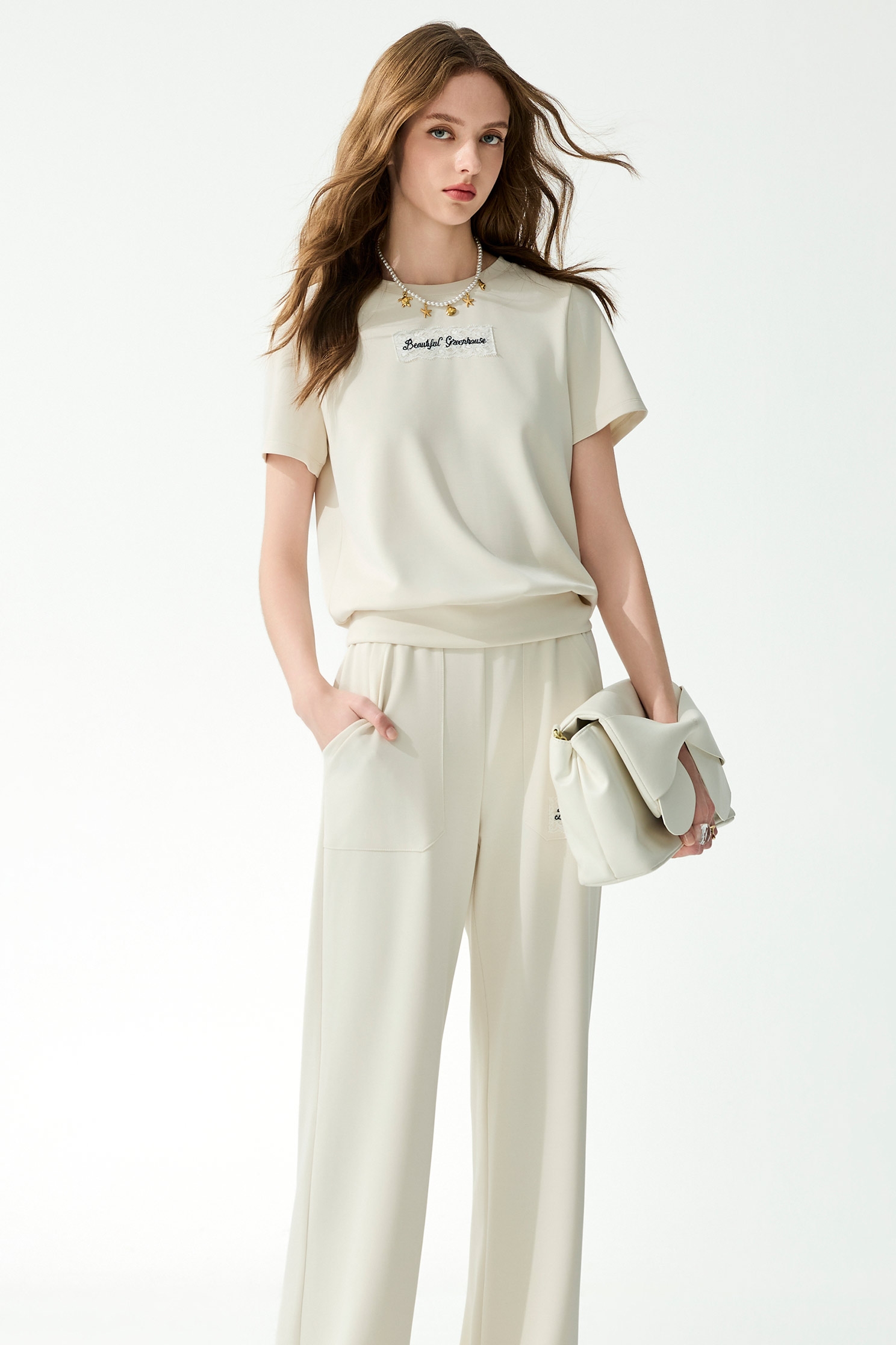 綴美麗溫室刺繡上衣綴美麗溫室刺繡上衣,上衣,刺繡,春夏穿搭,蕾絲