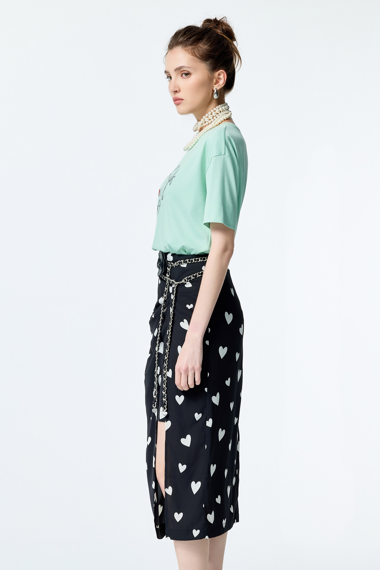 愛自己標語印花寬版上衣愛自己標語印花寬版上衣,上衣,刺繡,春夏穿搭,白色上衣,黑色上衣