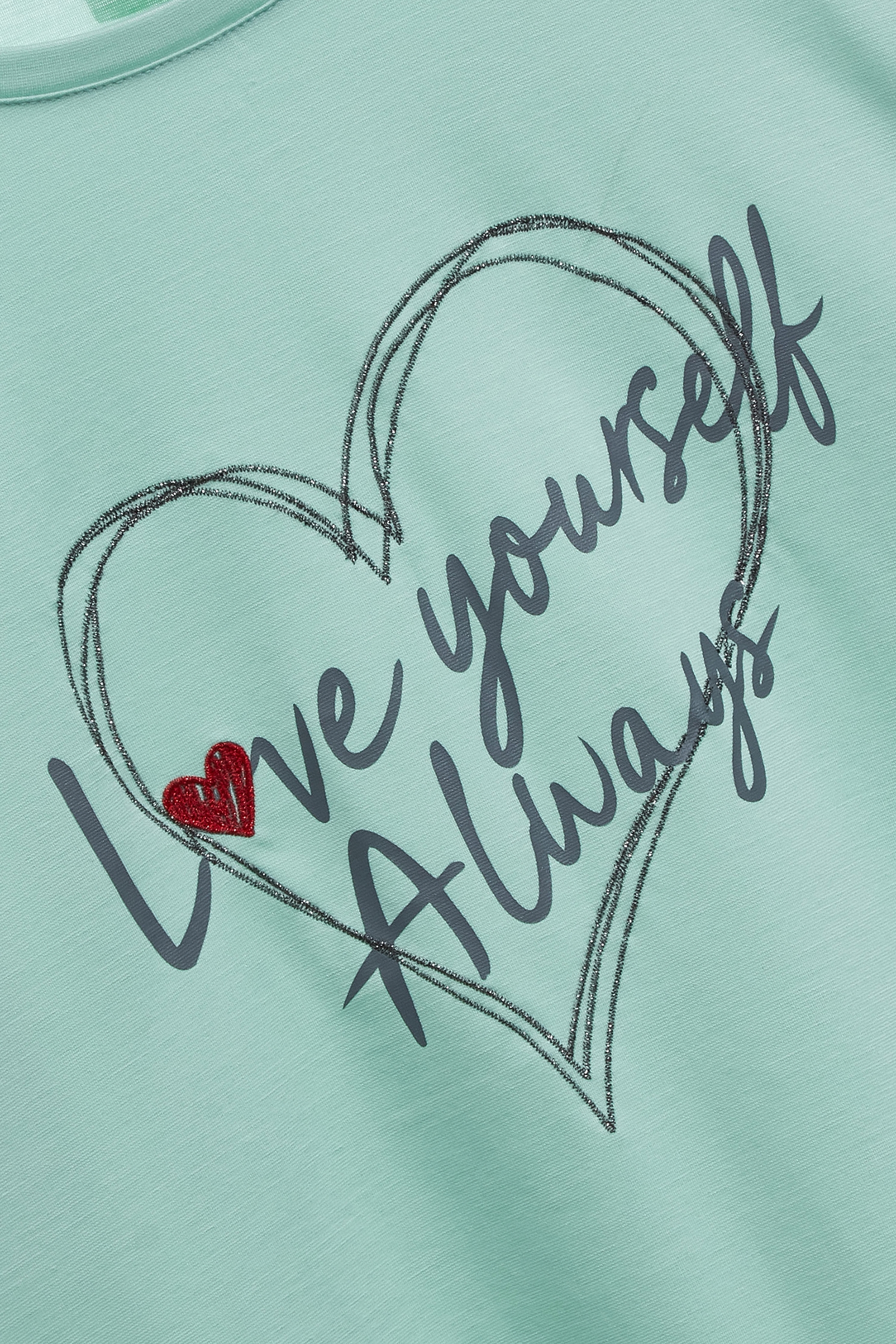 愛自己標語印花寬版上衣愛自己標語印花寬版上衣,上衣,刺繡,春夏穿搭,白色上衣,黑色上衣