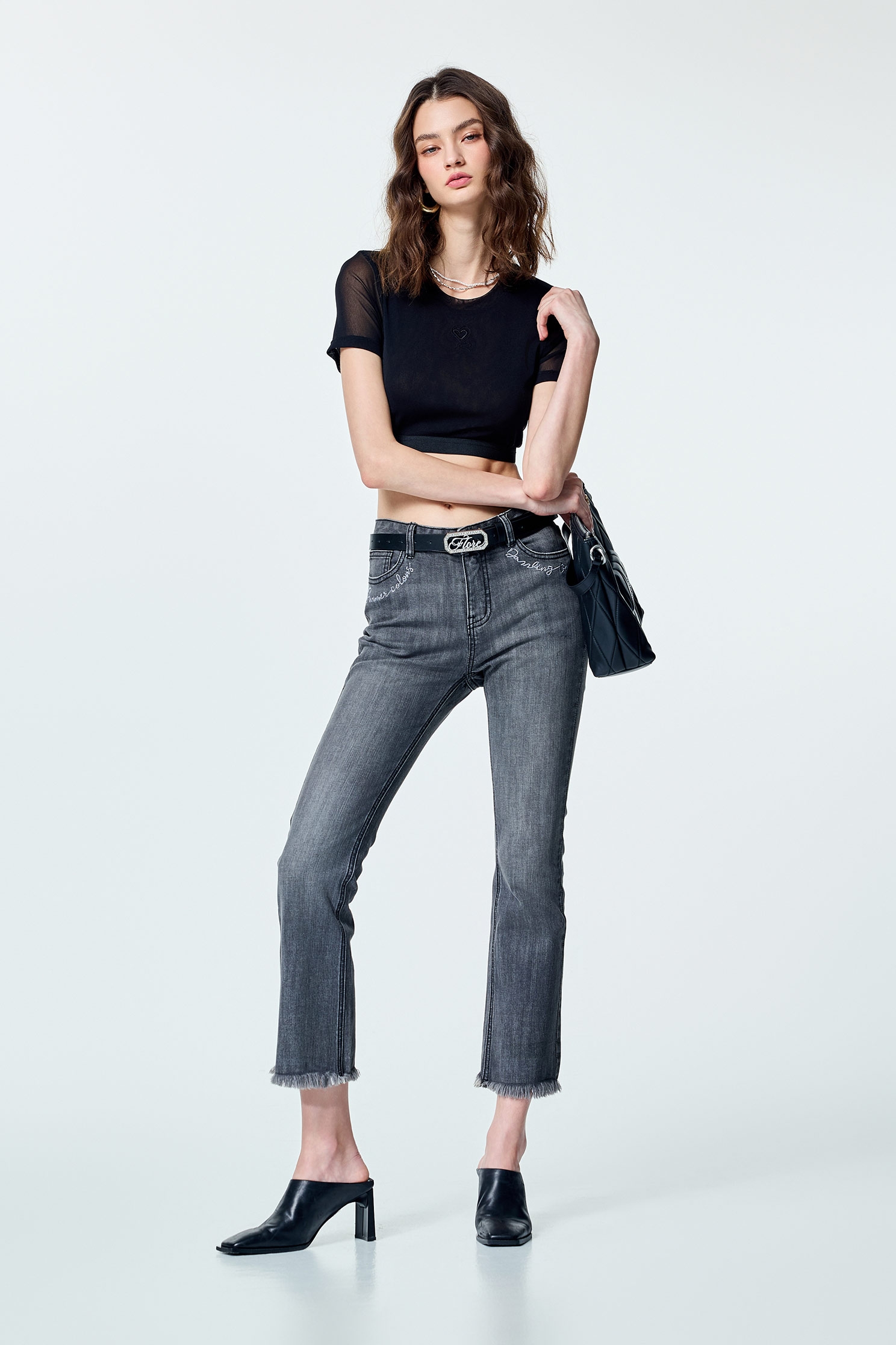 經典多功能內搭上衣經典多功能內搭上衣,上衣,內搭上衣,春夏穿搭,白色上衣,黑色上衣