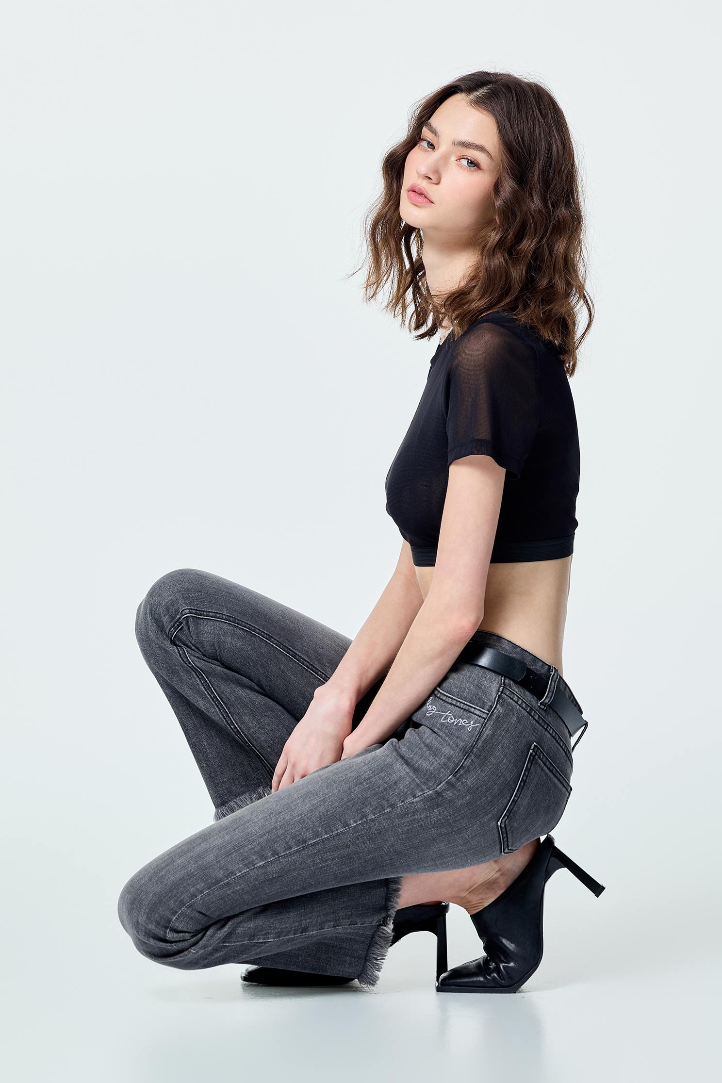 經典多功能內搭上衣經典多功能內搭上衣,上衣,內搭上衣,春夏穿搭,白色上衣,黑色上衣