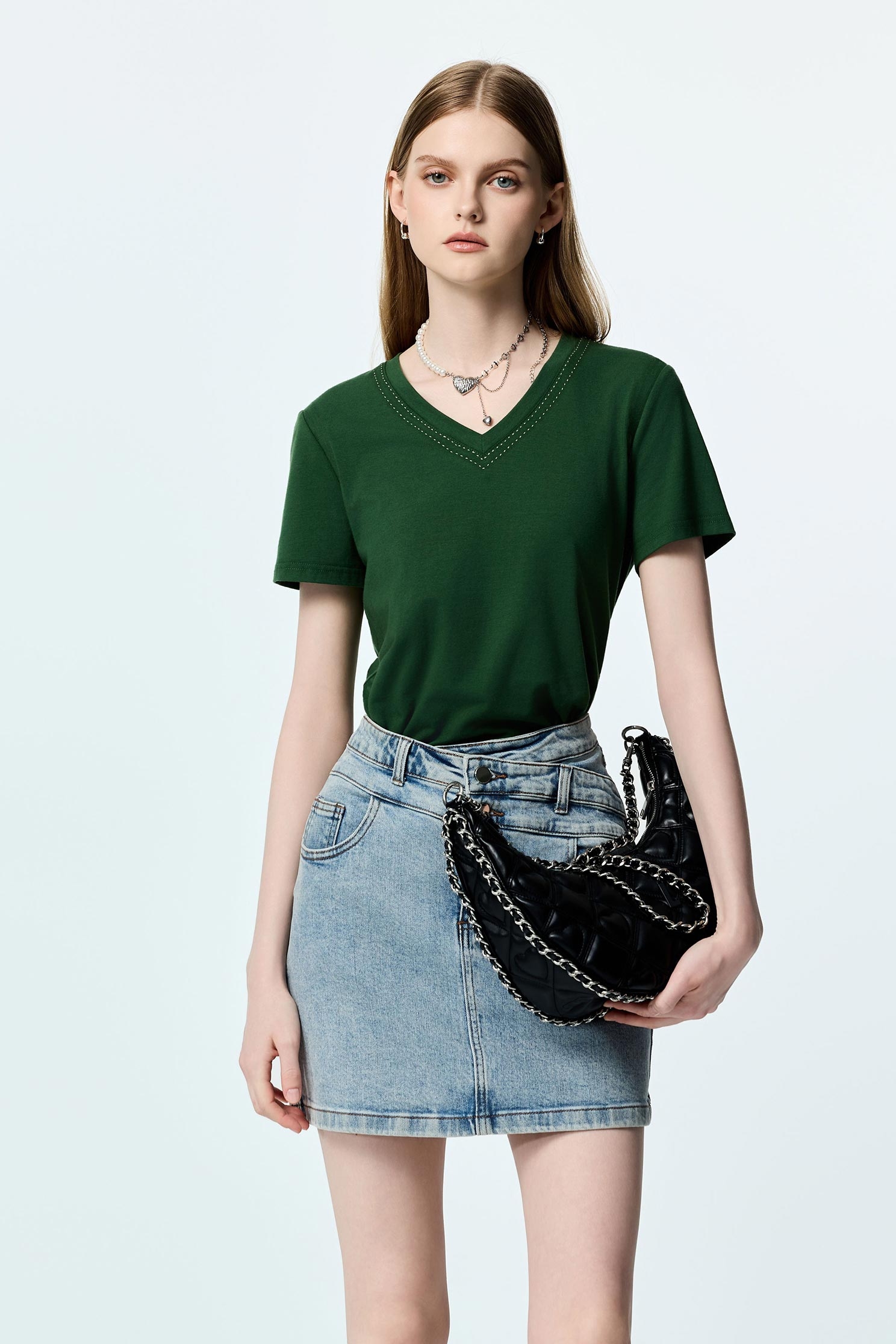 極簡合身鑲色邊T恤上衣極簡合身鑲色邊T恤上衣,T-Shirt,上衣,刺繡,春夏穿搭