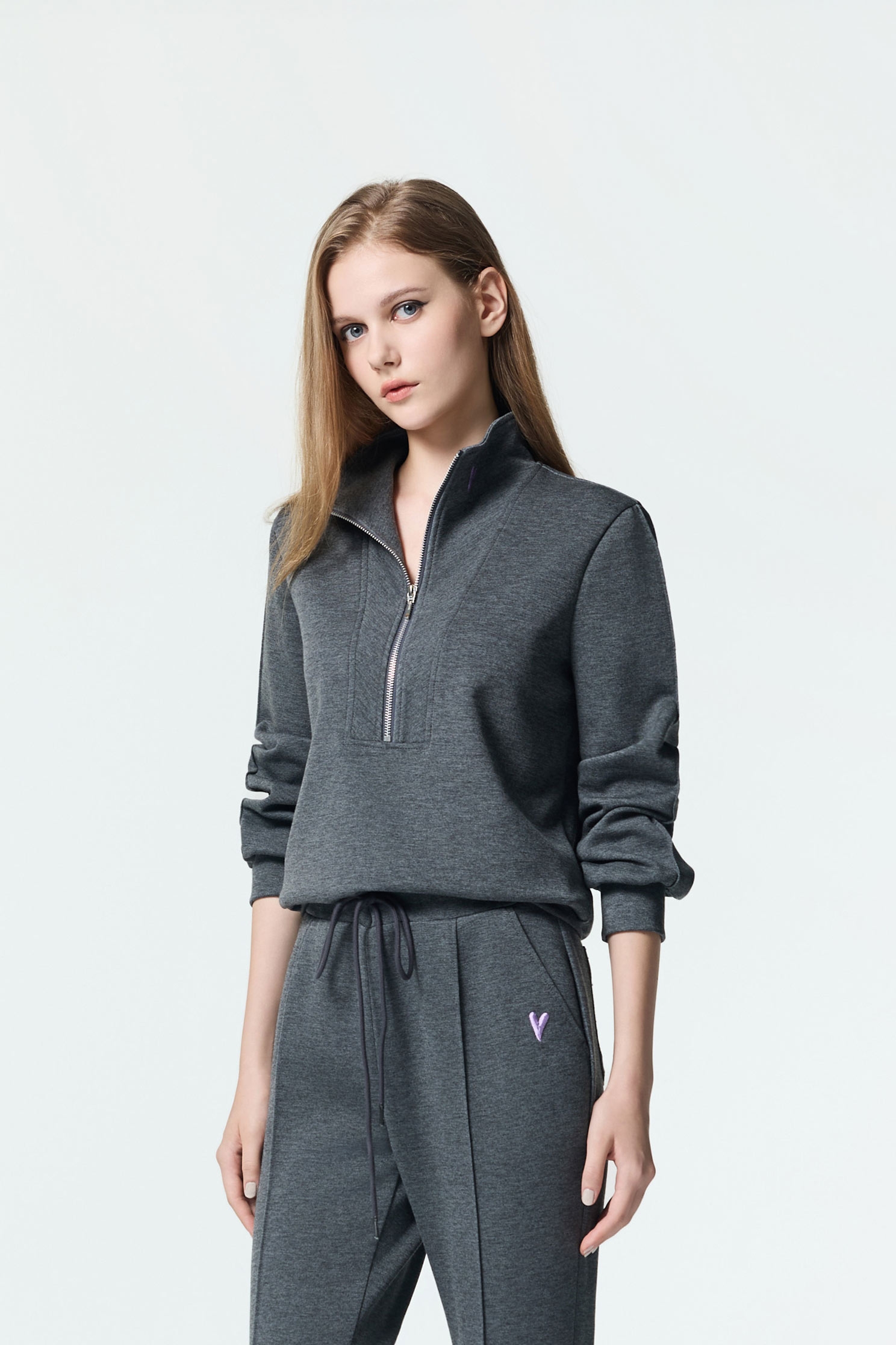 休閒風長袖上衣休閒風長袖上衣,上衣,刺繡,時髦成套搭配,秋冬穿搭,簡約穿搭