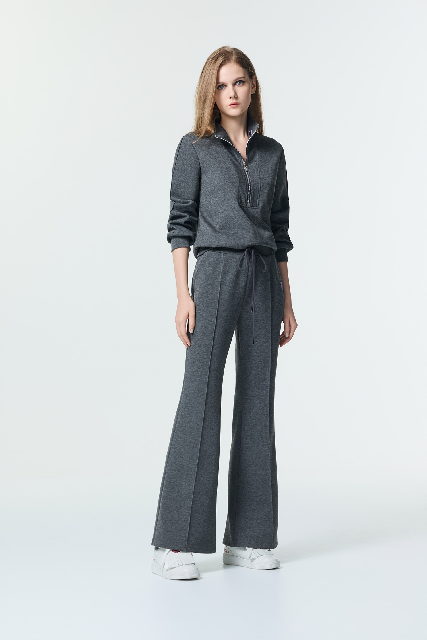 休閒風長袖上衣休閒風長袖上衣,上衣,刺繡,時髦成套搭配,秋冬穿搭,簡約穿搭