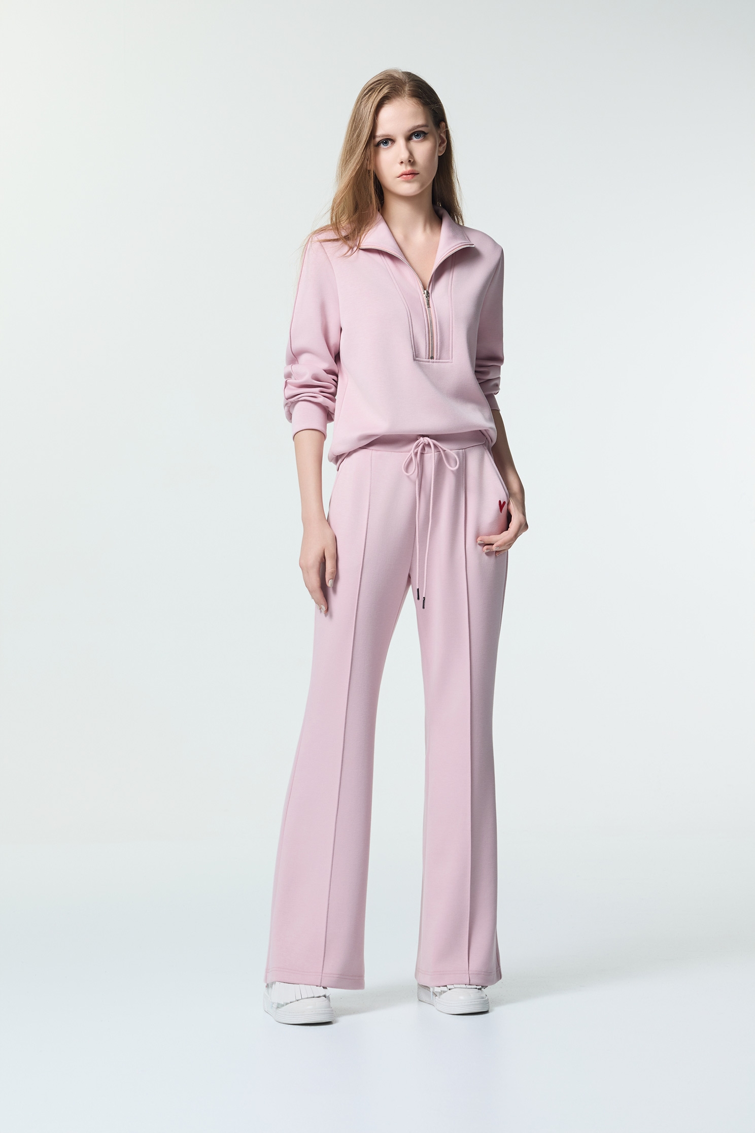 休閒風長袖上衣休閒風長袖上衣,上衣,刺繡,時髦成套搭配,秋冬穿搭,簡約穿搭